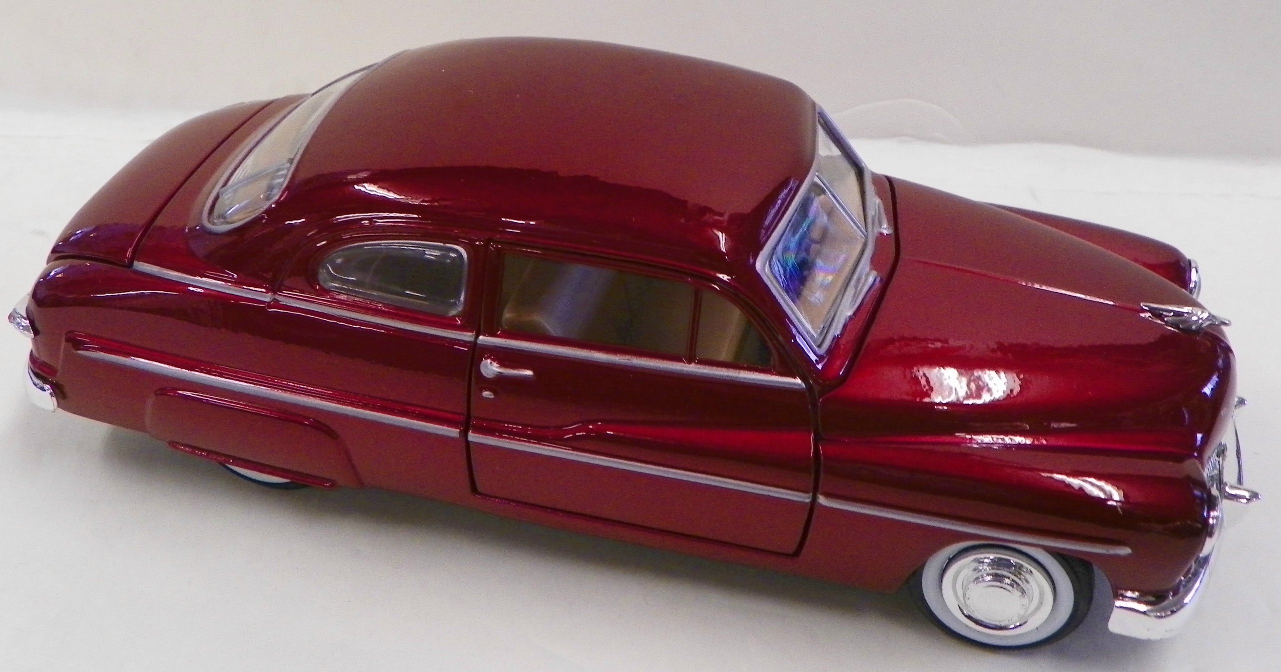 Amazon.com: Motormax 1/24 Scale Diecast 1949 Mercury Coupe in