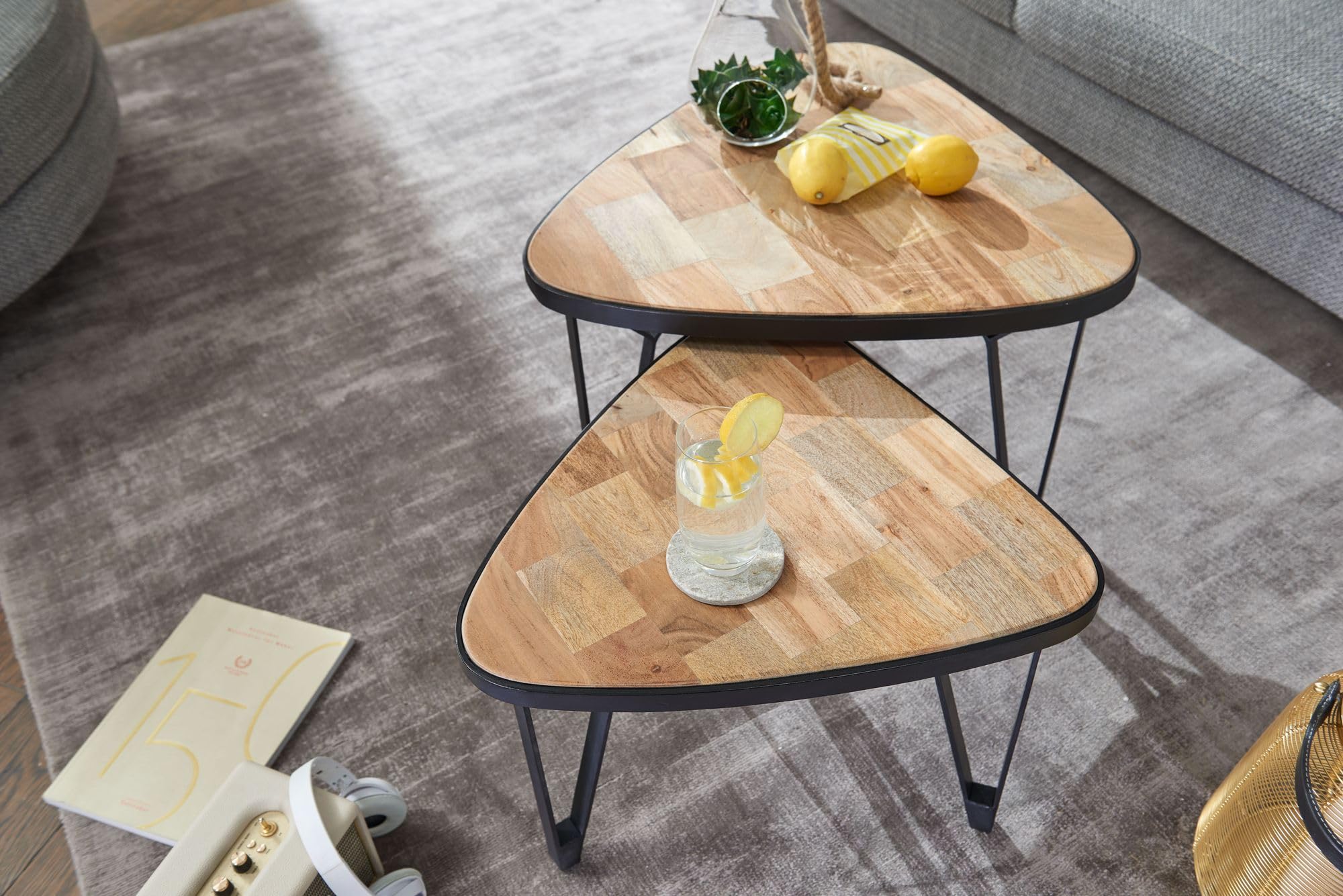 FineBuy Design Couchtisch 2er Set Mango/Akazie Massivholz Satztisch Dreieckig, Wohnzimmertisch Braun mit Metallbeine, Tischset 2-teilig Satztisch Holz/Metall Schwarz