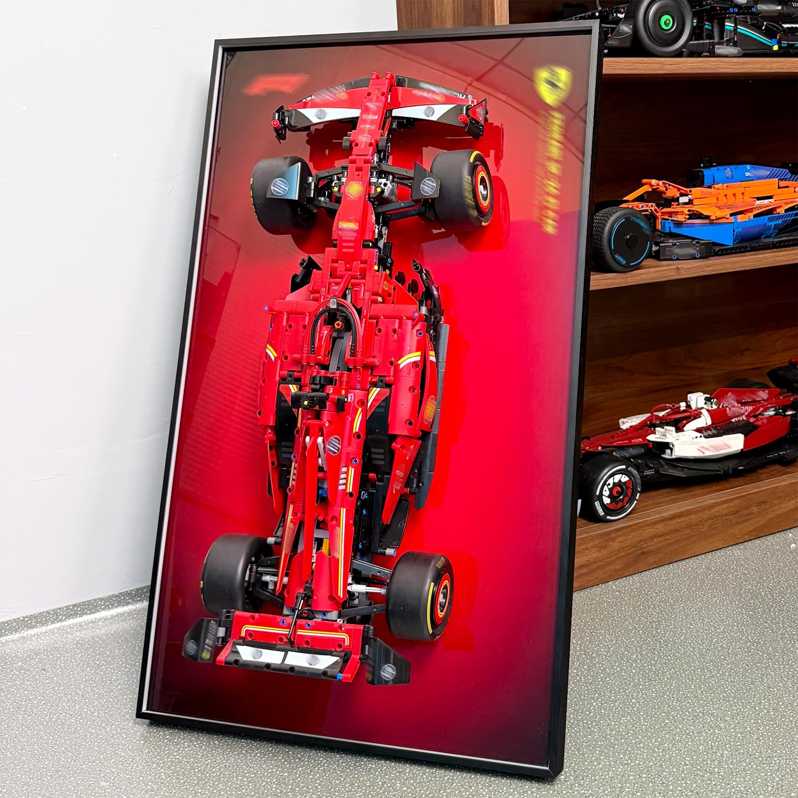 WETCEAOM Cadre Compatible avec Lego Technic SF-24 F1 Voiture 42207, Tableau Mural Compatible avec F1 Les Amateurs,Wall Display Frame for Adult Collectibles -75x45 cm(NO Car)