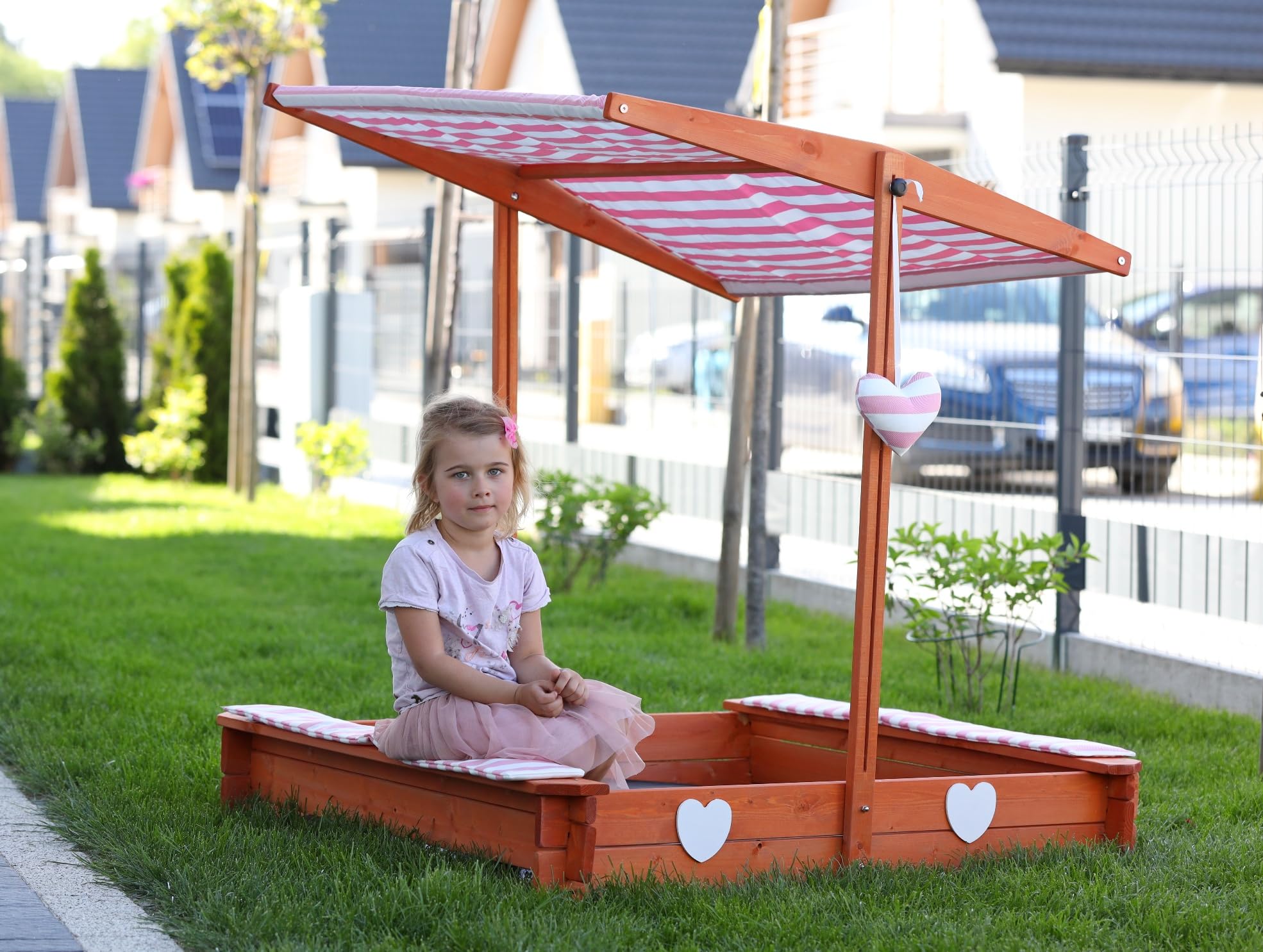Sandkasten mit wasserdichtem Dach 120x120x120cm Naturholz Fichtenholz UV-Schutz + weiche Sitzkissen, Kantenschutz Vliesboden Sandspielzeug für Kinder (Rosa)