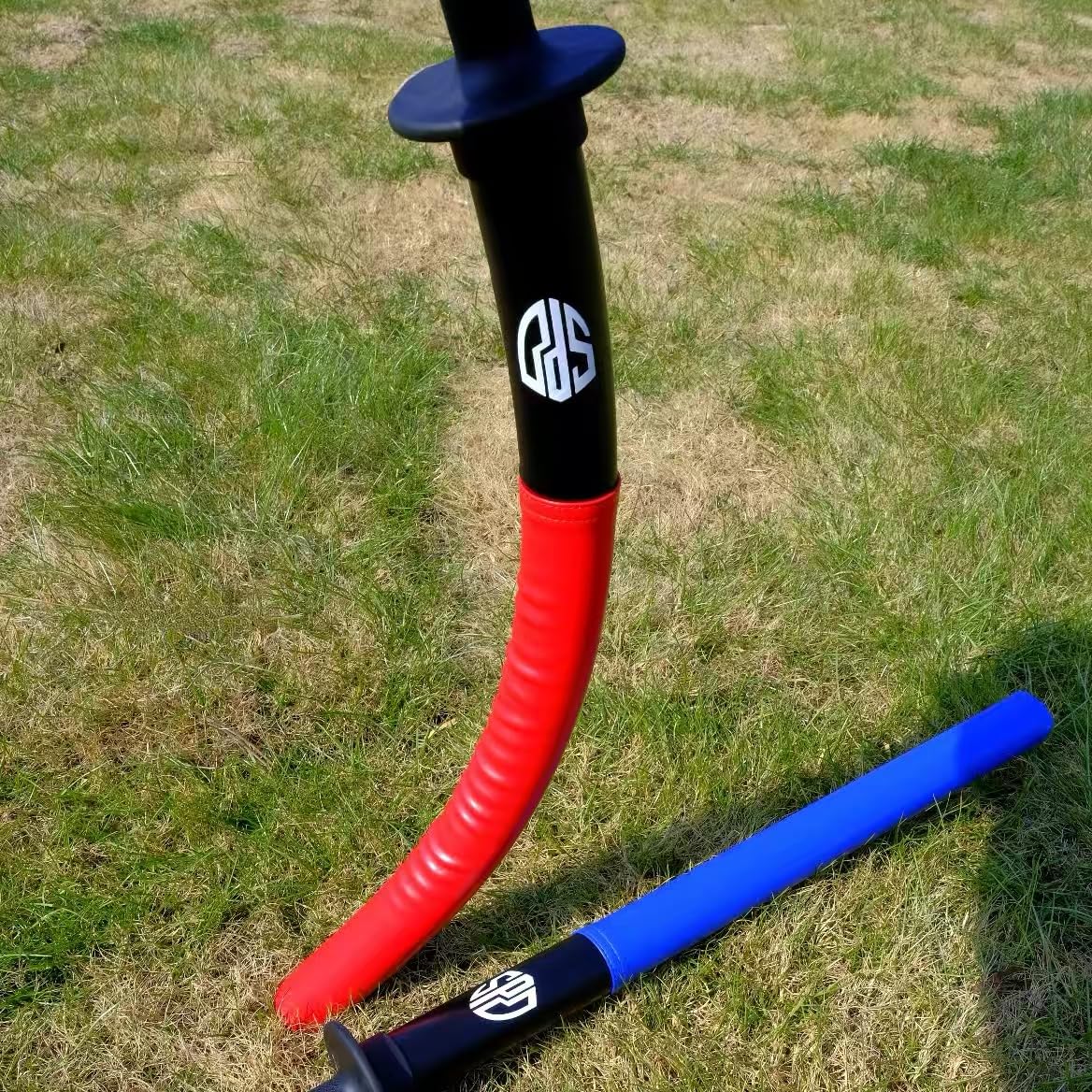 Superdo Set mit 2 Schaumstoff-Schwerten, 69 cm (Rot und Blau, 27