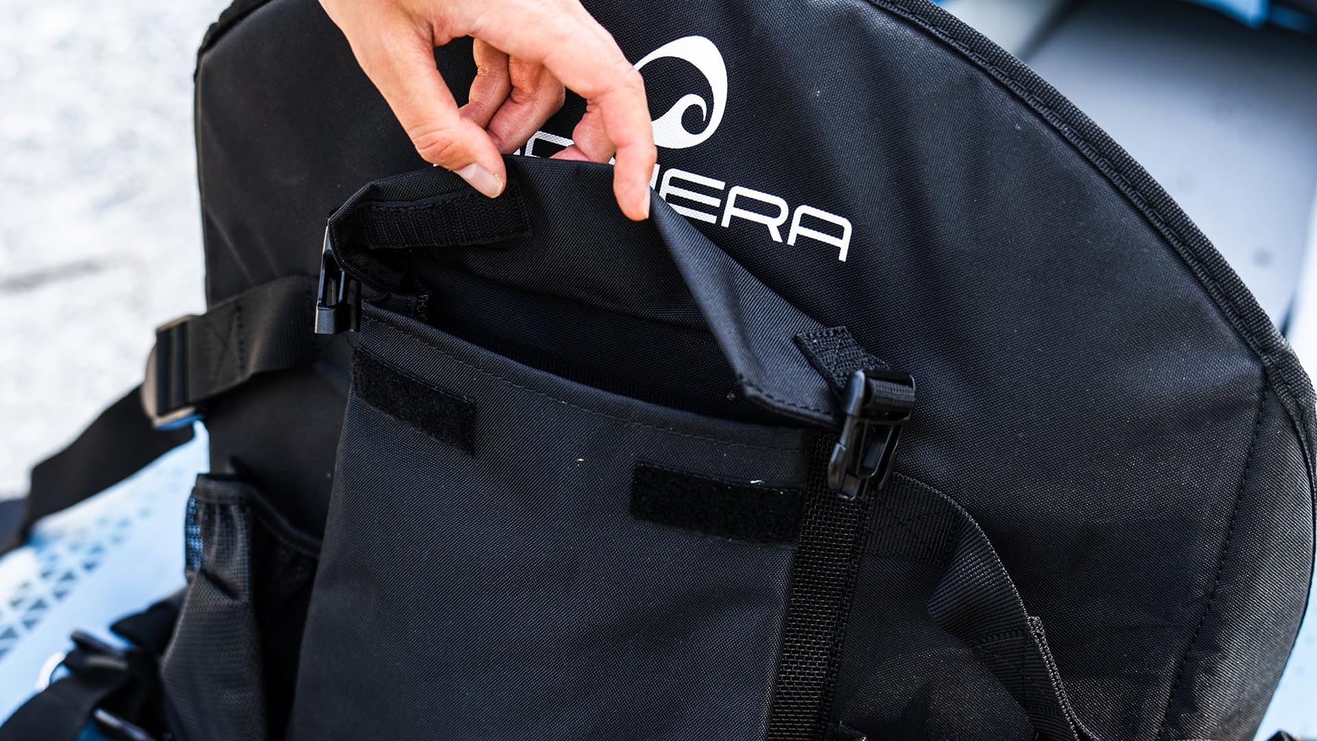 Spinera Tenaya Kajak | 1/2/3 Personen | robustes SpinTex Material | Drop Stitch Boden | Air Cushion Technologie Sitz | stabil & leicht | perfektes Allround & Touring Kajak | Premium Rucksack + Zubehör