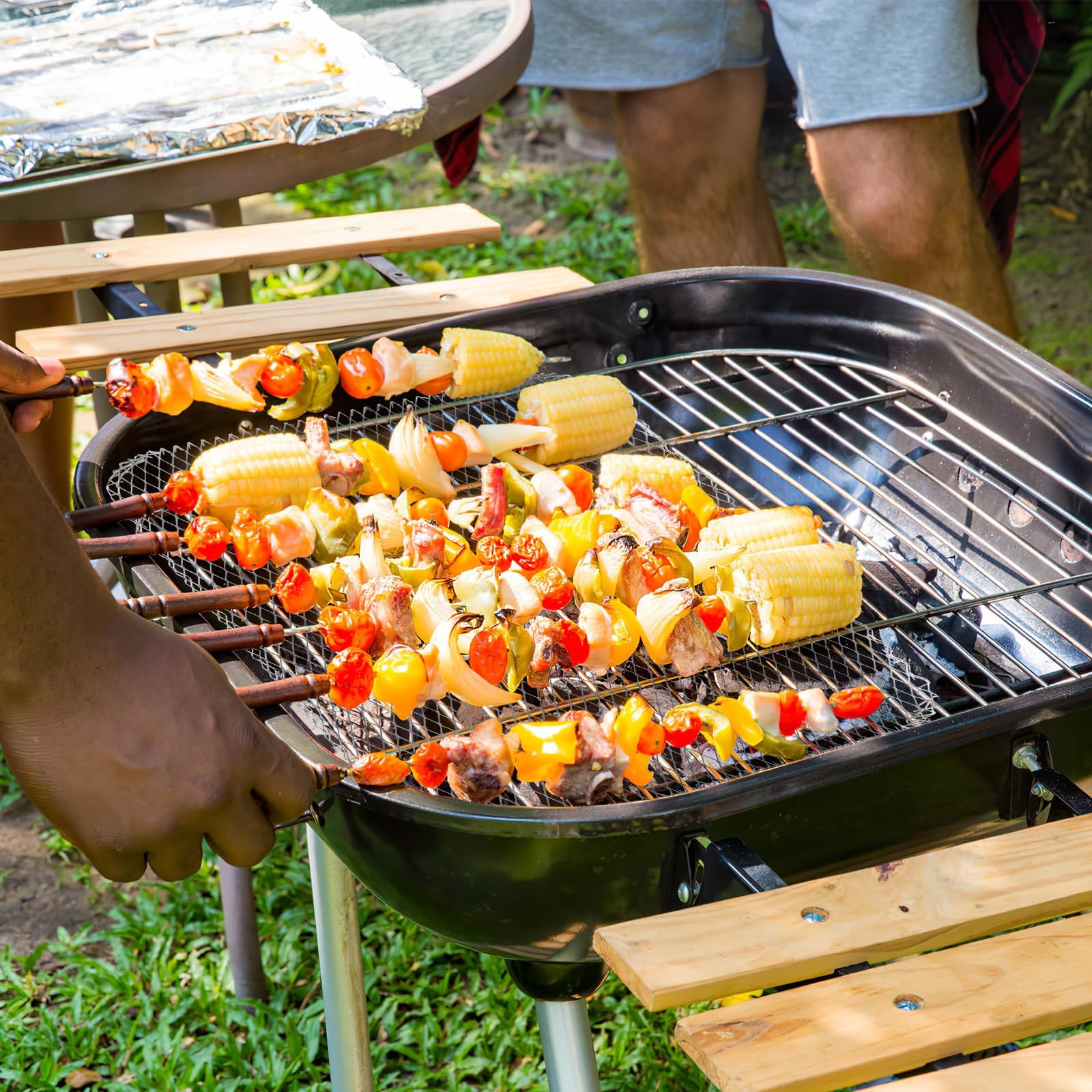 10 szt. nieprzywierające aluminiowe maty do grilla, jednorazowe siatkowe podkładki do grillowania na świeżym powietrzu, idealne do pieczenia, łatwe czyszczenie, akcesoria do grilla