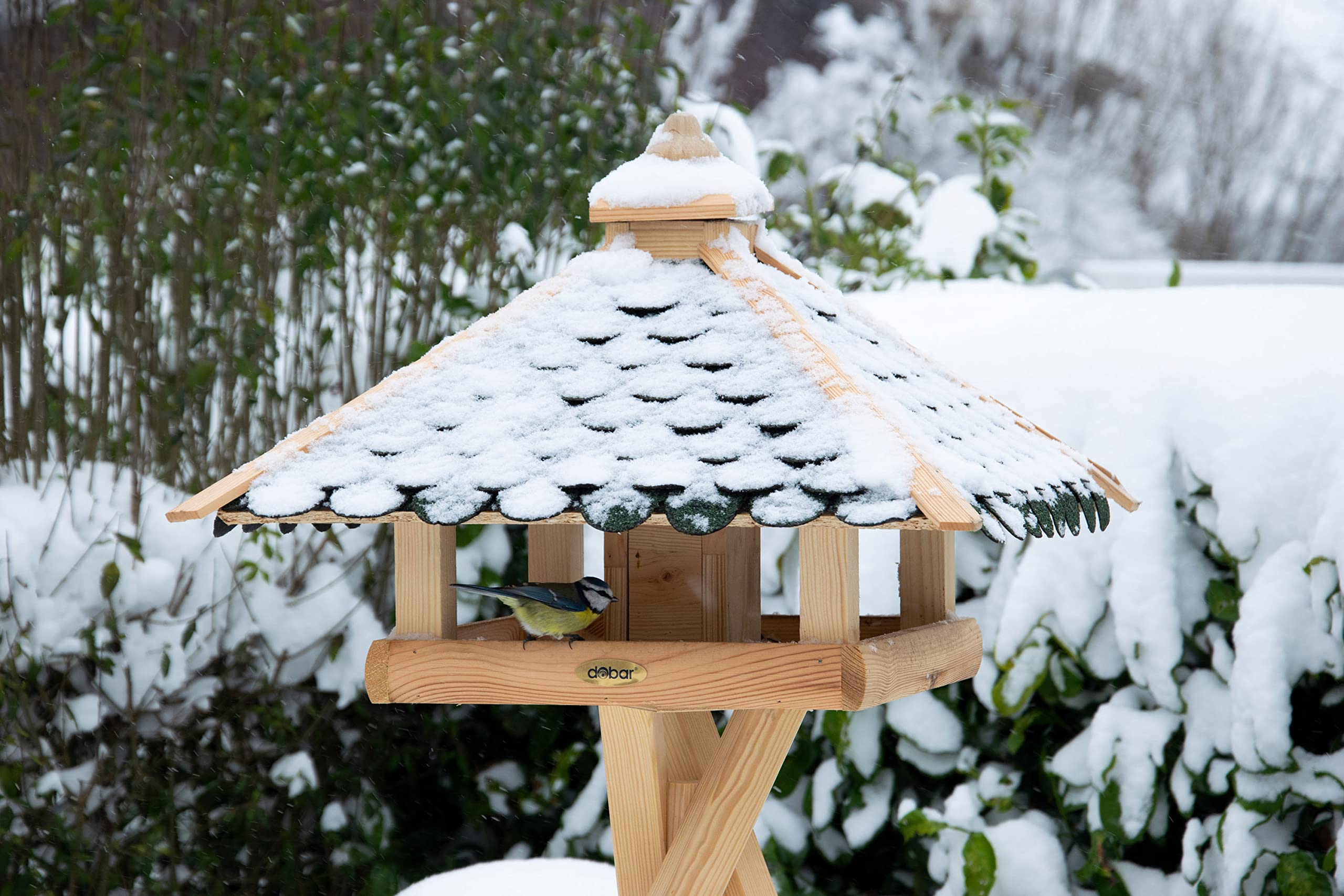 dobar® 98540FSCe Großes Vogelfutterhaus - XL Vogelvilla aus Massivholz - Vogelhaus mit Bitumen Dachschindeln - Futterstation für Ständermontage - Futterspender Wildvogel - 54 x 54 x 38 cm - Grün