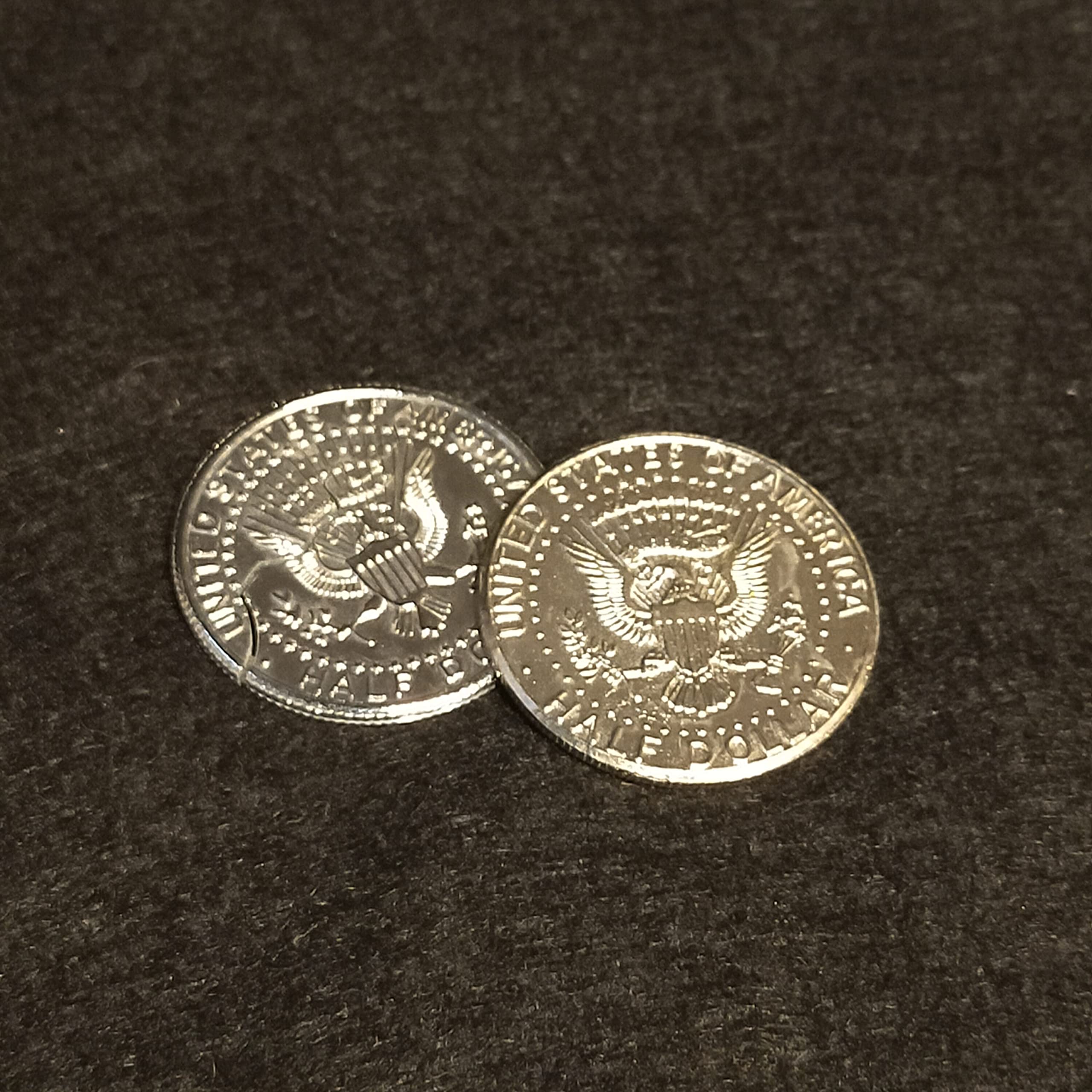 Amazon | 手品屋 かじるコインのマジック＜コインをかじってボリボリ、ふっと息を吹きかけると一瞬で元通り！不思議で面白い！＞ | マジック・手品  | おもちゃ