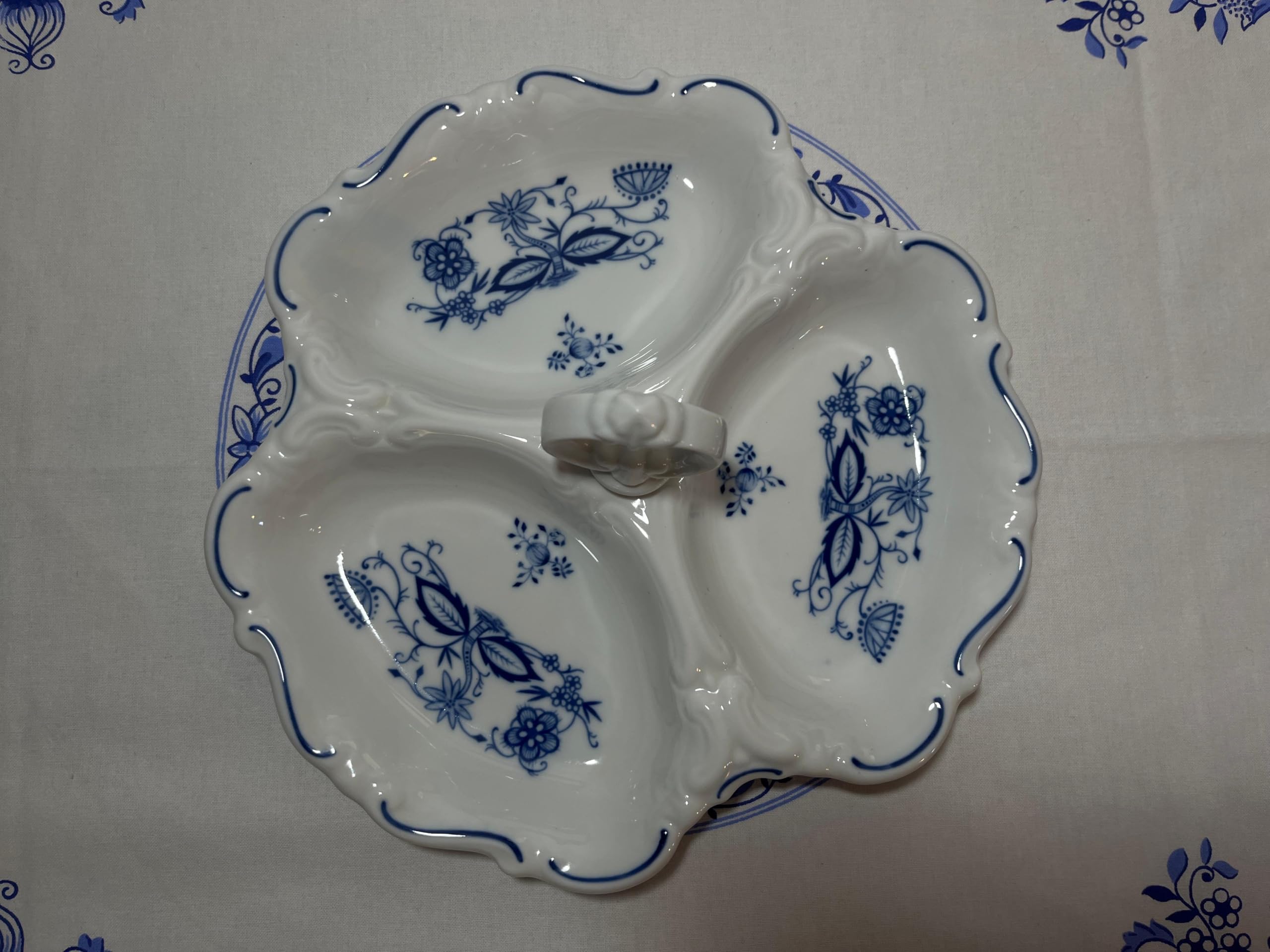 Generisch Triptis Porzellan Zwiebelmuster Kabarett/Schale mit 3 Fächern und Henkel, spülmaschinenfest, Dm. 25 cm