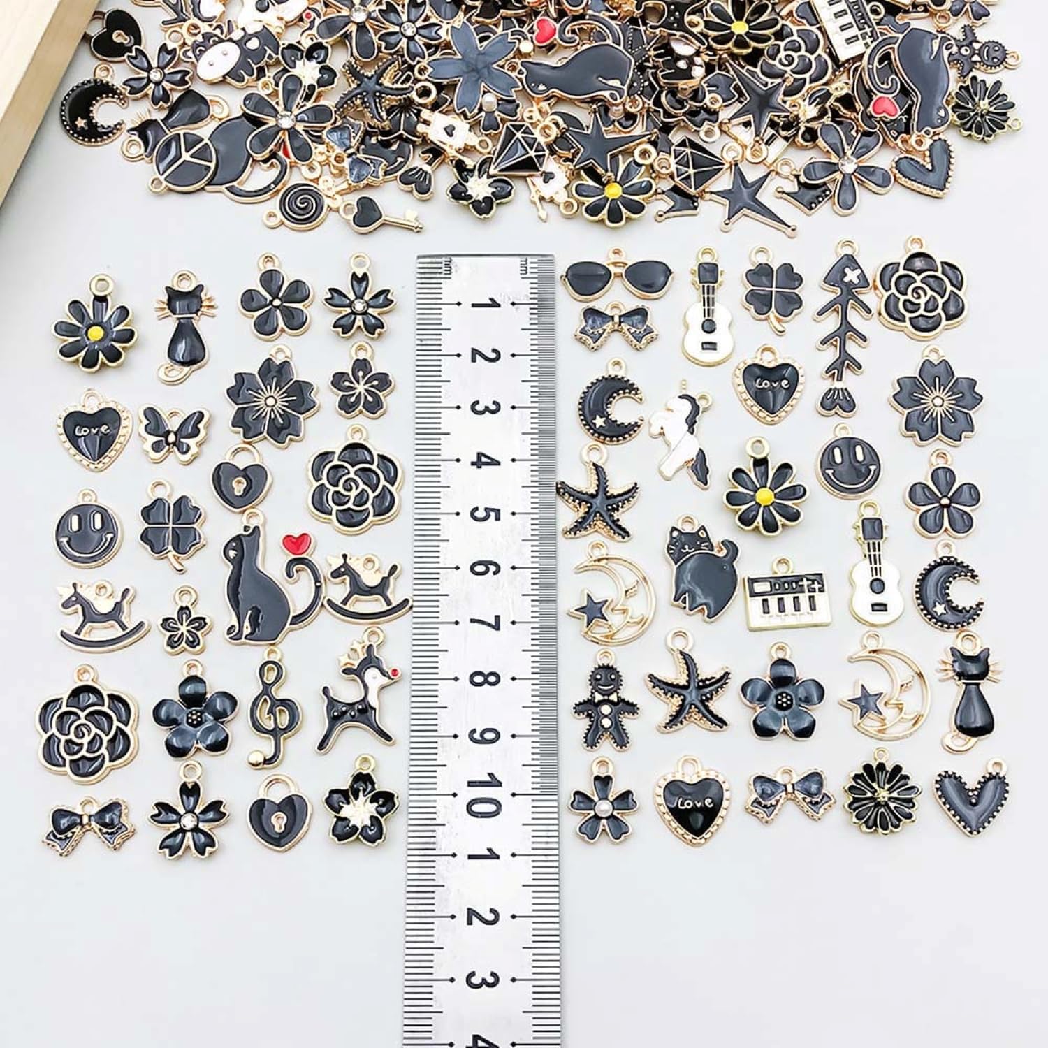 YouLuo 100Pcs Bracelet Charms for Jewelry Making Wholesale Bulk Jewelry Making Bracelets Charm Gold Plated Enamel Charms Pendants for Bracelet Necklace