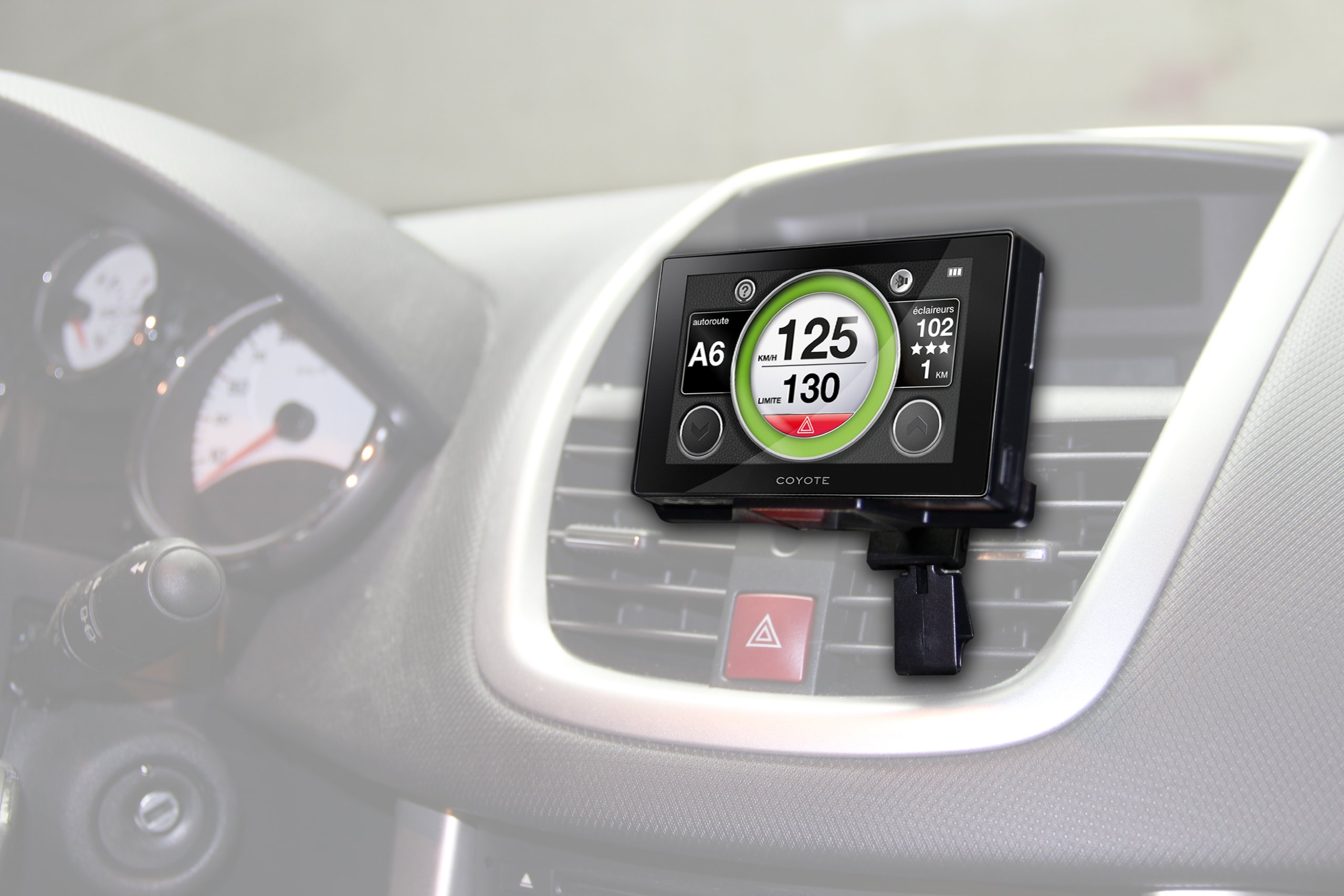 Image secondaire de Accessoire Coyote - Support voiture ventouse et grille d'aération compatible avec le COYOTE