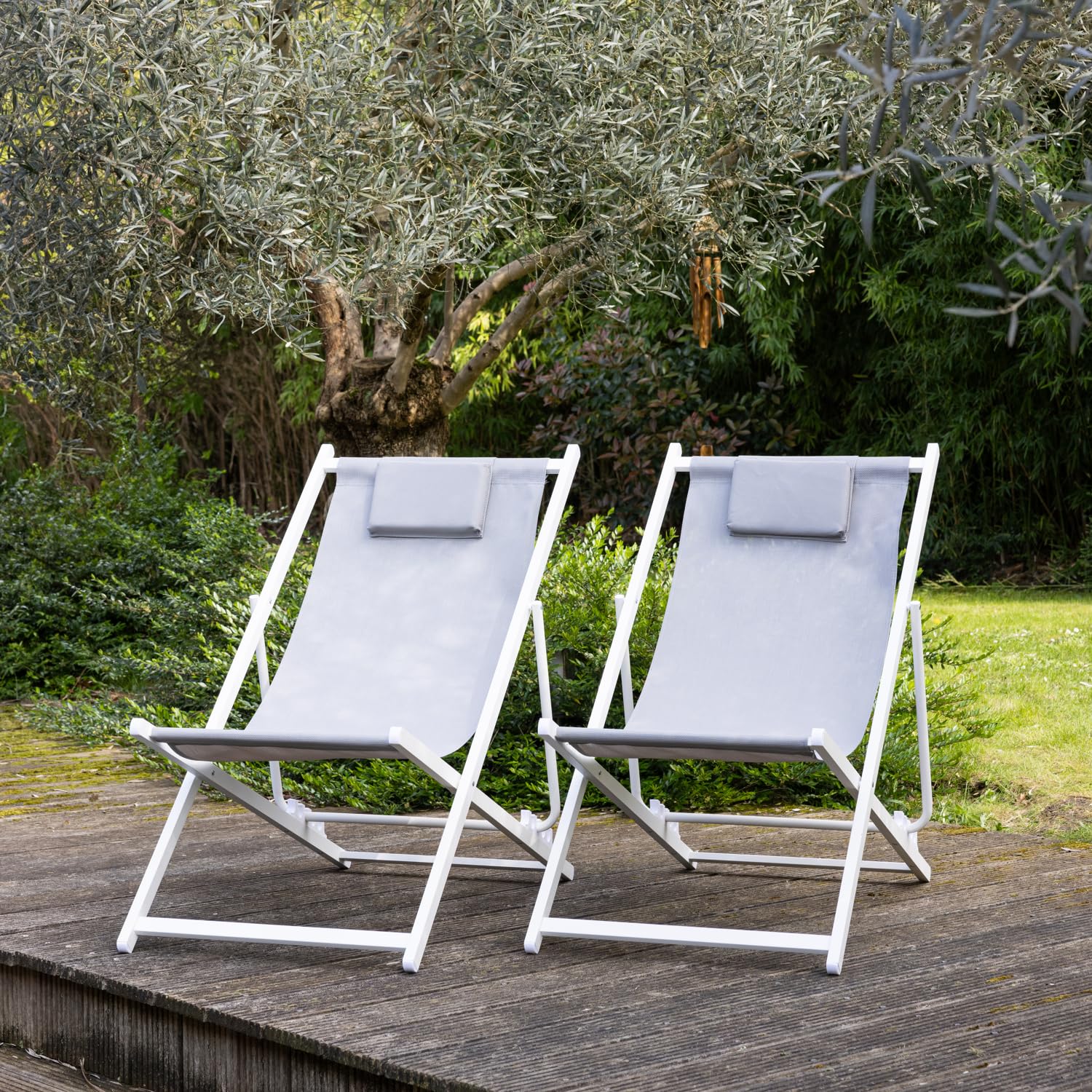 Happy Garden Lot de 2 chiliennes Cyprus en textilène Gris et Structure en Aluminium Blanc - Transats avec Coussin Repose-tête - Idéal pour Jardin, Terrasse et Patio