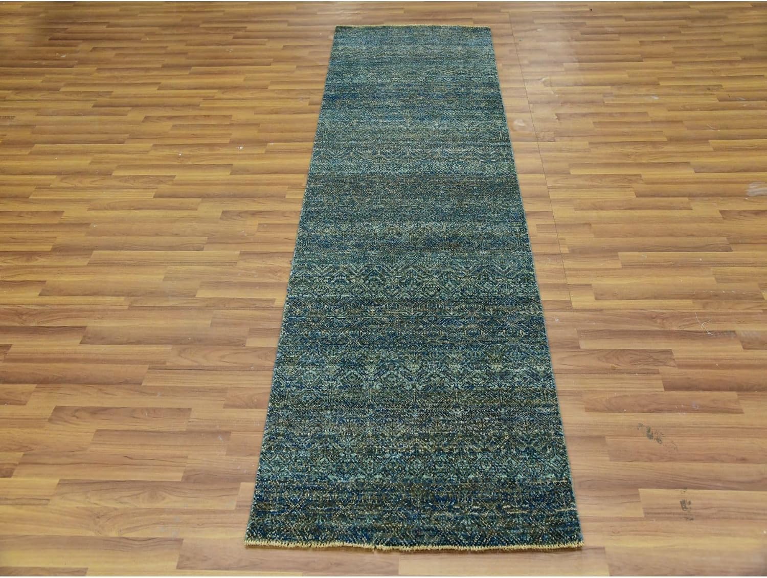 Green Diamond Repetitive Design Hand Knotted Kohinoor Heritta Wool Tone on Tone Runner Rug (2'6"x8')