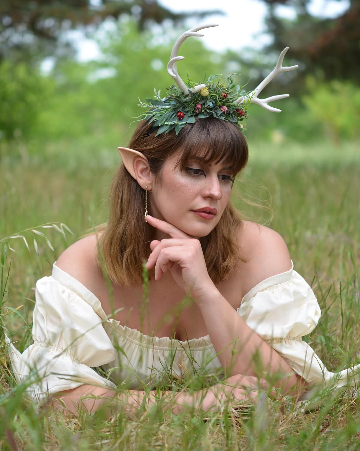 MOSTORY Handmade White Antler Headband with Green Leaves - Woodland Deer Horns Hairband Forest Reindeer Headpiece with Fruits for Women Girls Renaissance Hallowen Cosplay Photo Shoot - Image 2