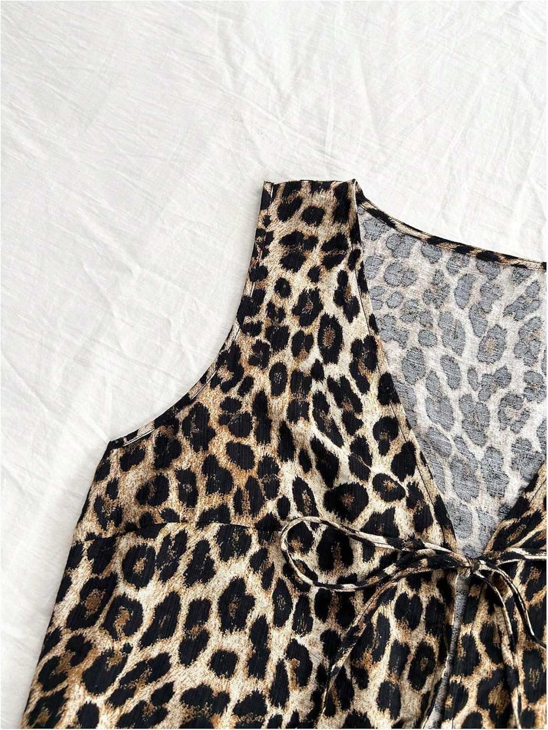 WDIRARA Women's Leopard Print Bow Tie Front Vest Sleeveless V Neck Crop Tank Top - Image 4