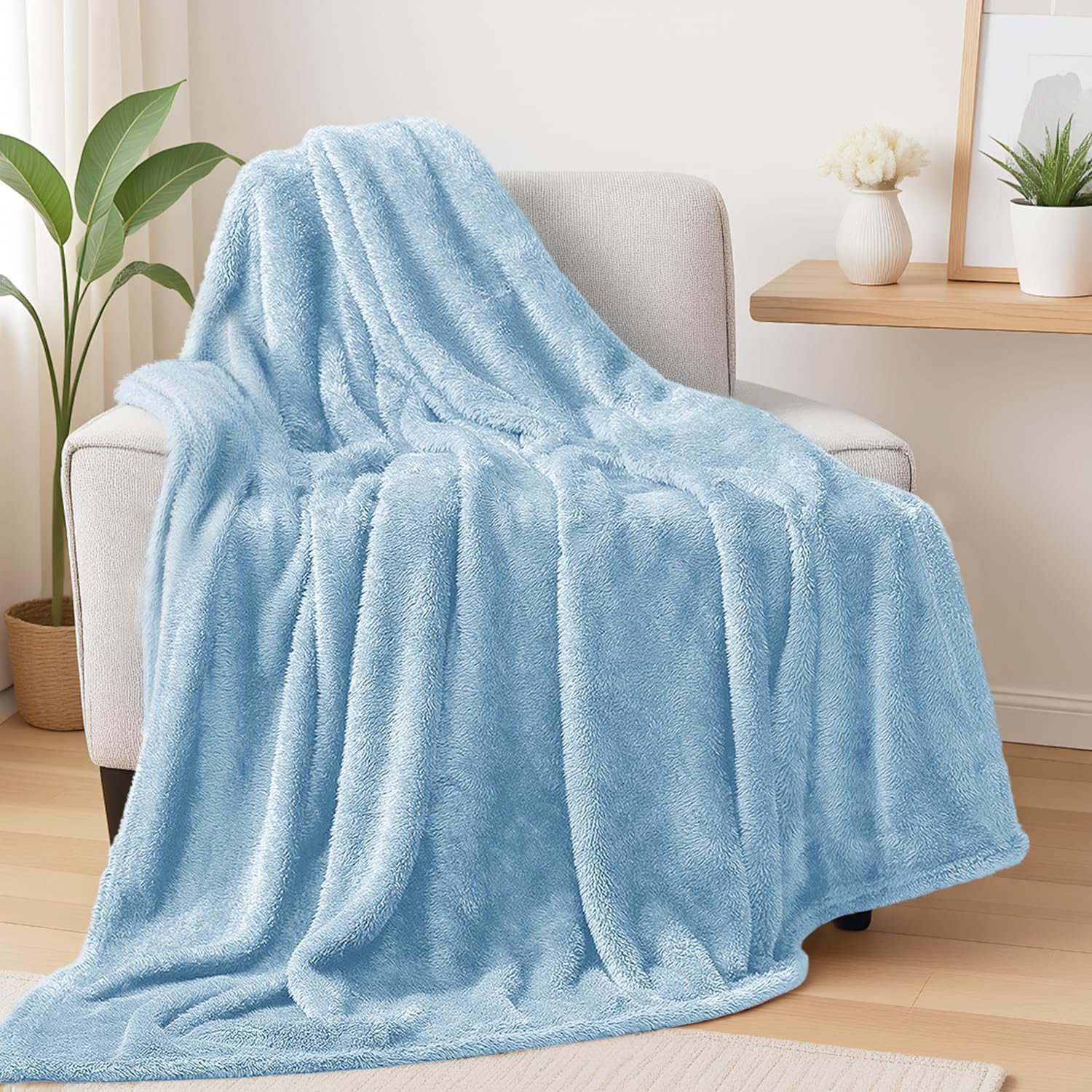 Exclusivo Mezcla Fuzzy Large Fleece Throw Blanket for Couch, Light Blue | 50x70 Inches, Super Soft and Cozy Throw, Plush Fluffy Blanket for Sofa, Bed, Bedroom, Home Decor, All Season