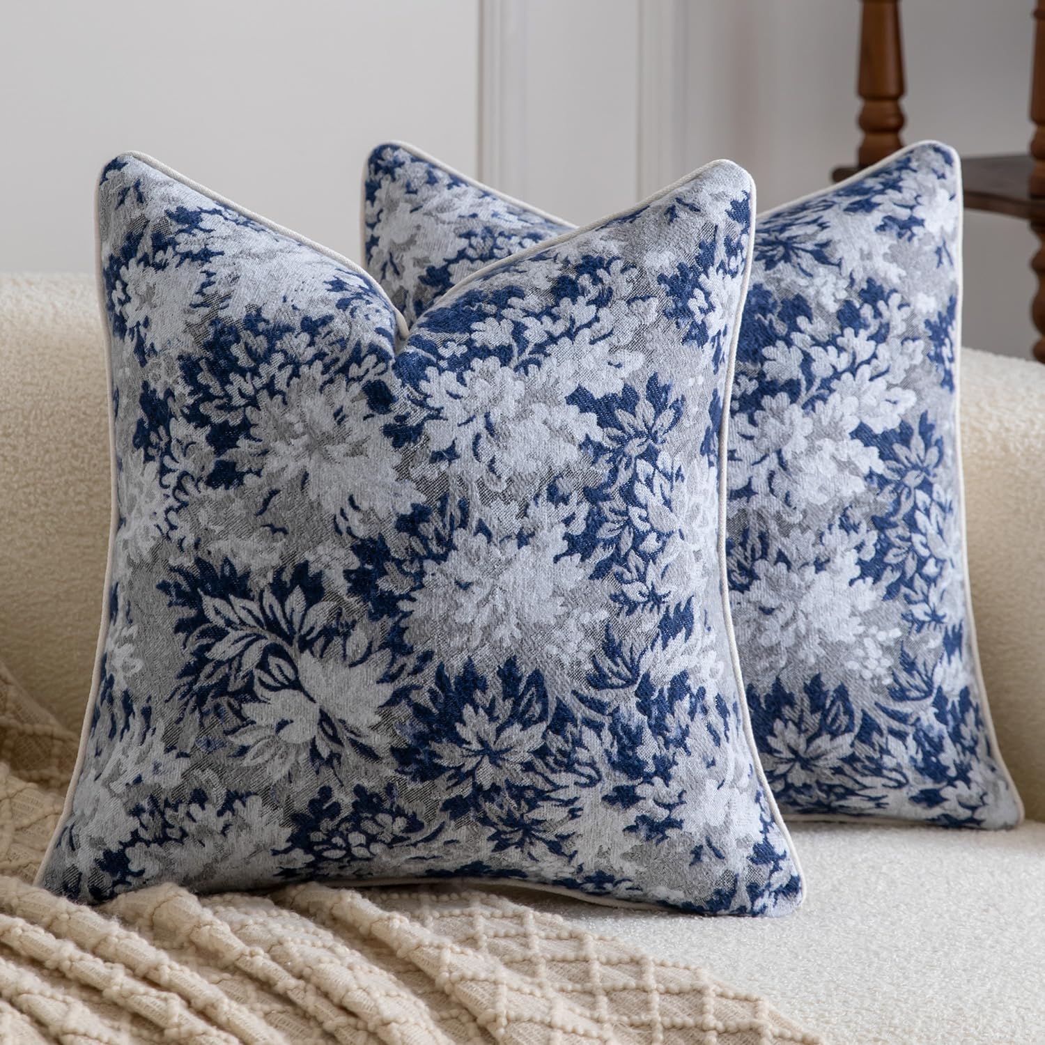 Madizz Pack of 2 Decorative Cushion Covers 40x40 cm Delft Blue Vintage Floral Throw Pillows Soft Solid Jacquard Pillow Covers for Couch Sofa Bedroom Living Room