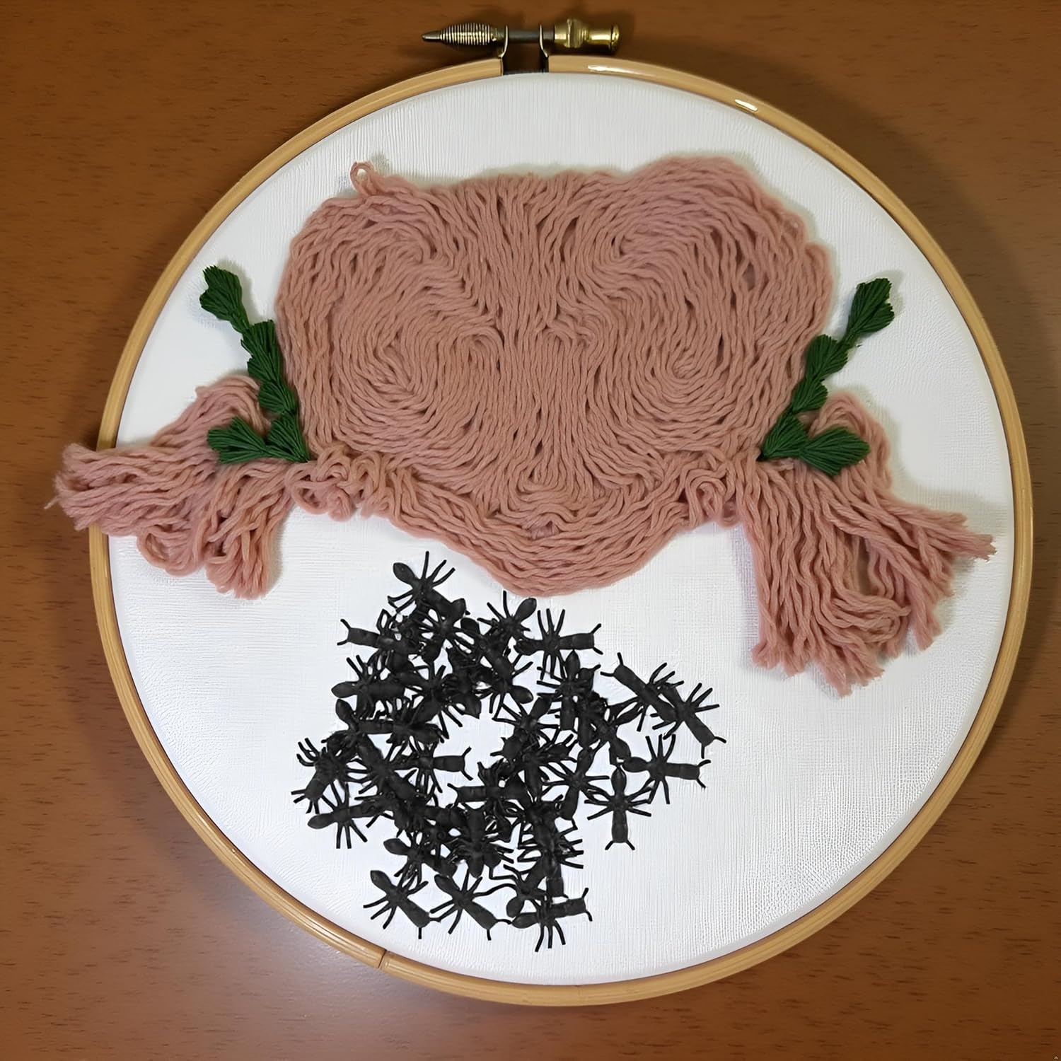 100Pcs Black Fake Black Ant Realistic Imitation for Halloween Prank Props Simple and Sophisticated Design Executive Desk Games Gag Toys and Practical Jokes Novelty and Gag Toys