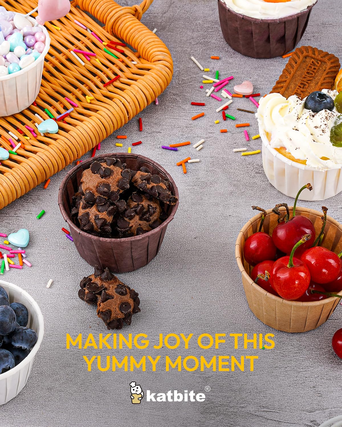 katbite Standardowe foremki do muffinek, ciężkie papierowe foremki do pieczenia babeczek, 150 sztuk, jednorazowe foremki do muffinek z woskowanego papieru, na wesela, urodziny, imprezy, białe, brązowe
