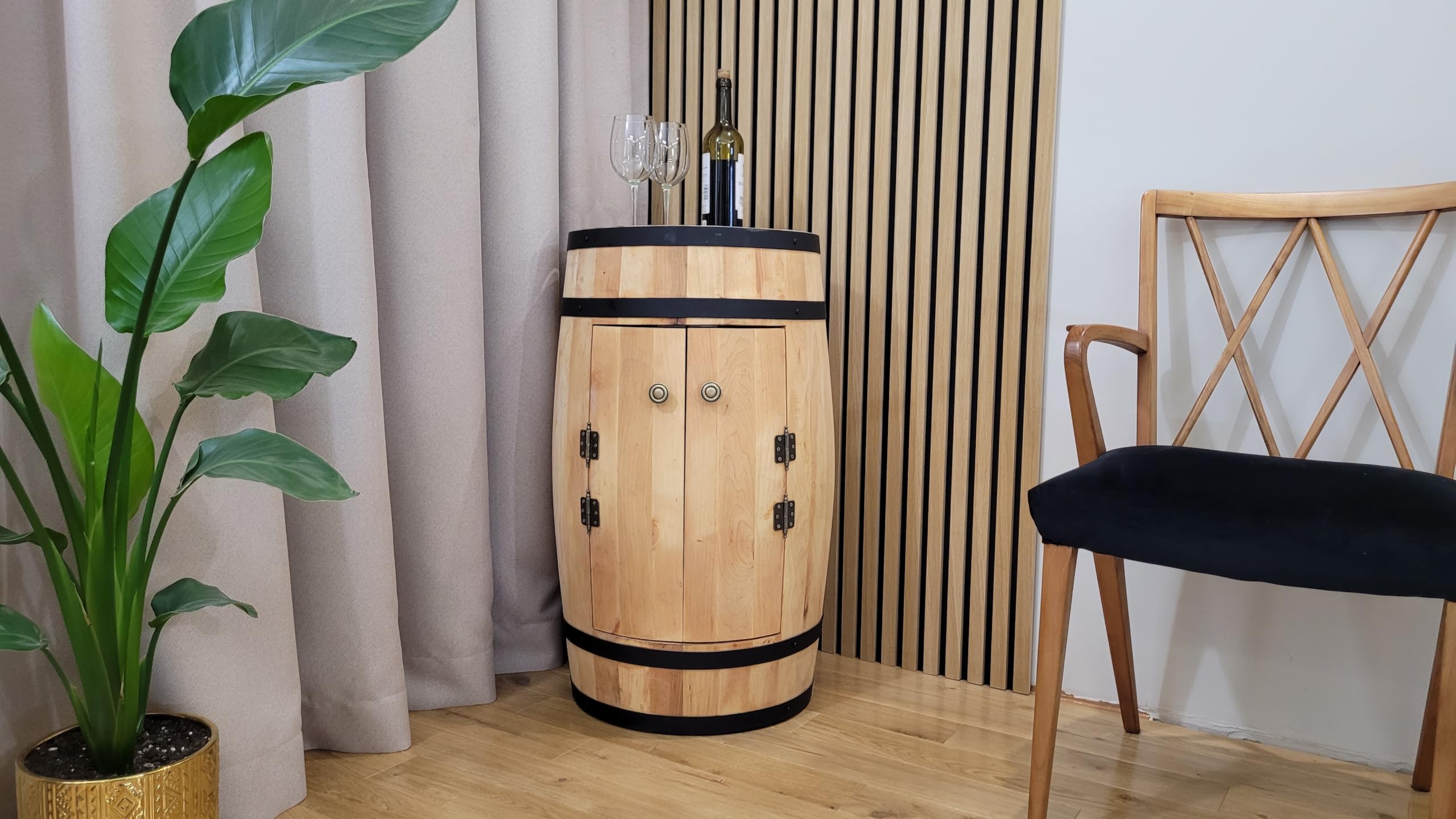 weeco Tonneau en Bois avec 4 Roues, Portes et éclairage USB RGB. Étagère en Bois de hêtre Solide et Renforts en métal - Tonneau Bar - Casier à Vin - Armoire de Bar (Marron Clair/chêne)