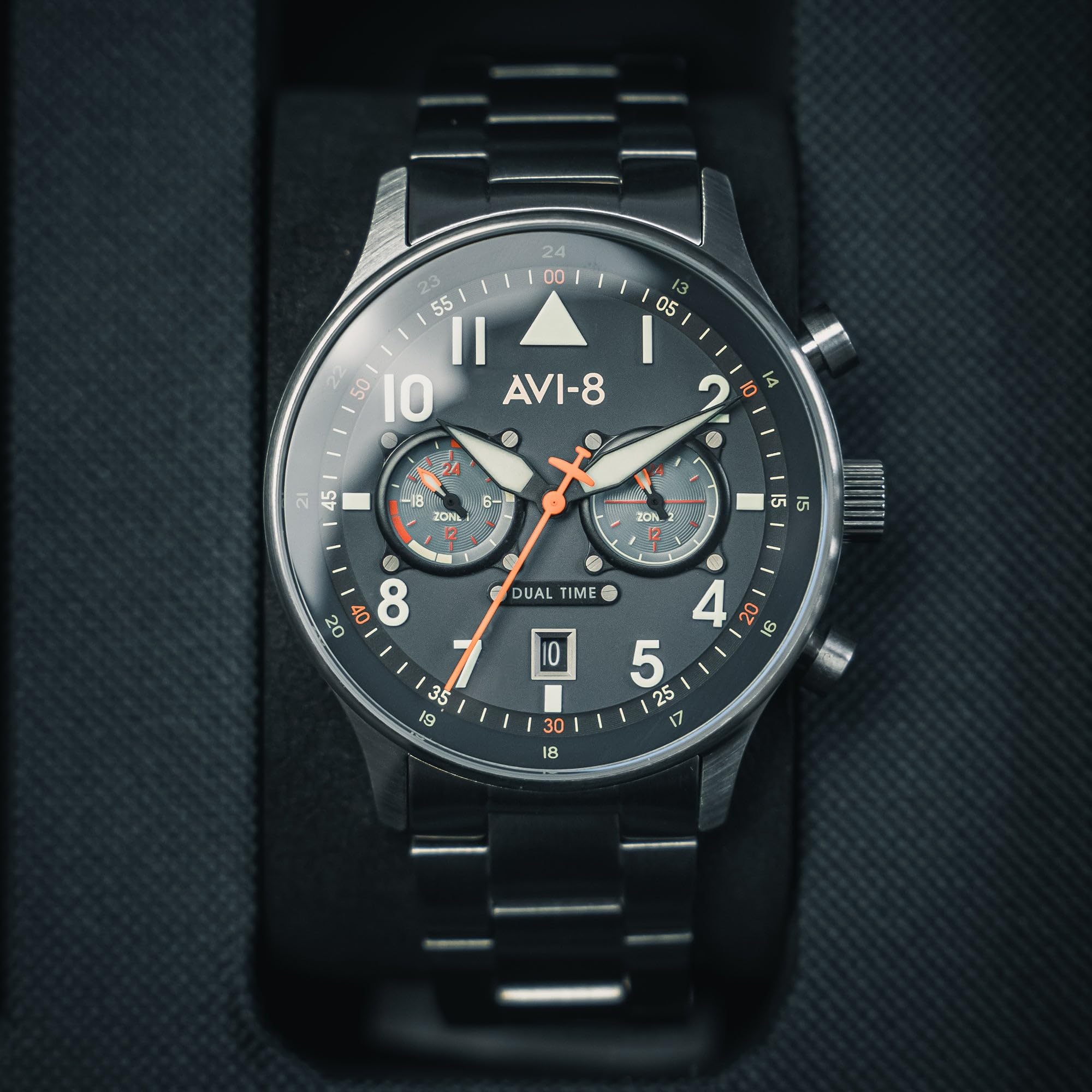 AVI-8 Herren 43.5mm Hawker Hurricane Carey Dual Time Japanese Quartz Fliegeruhr mit Leder- oder Edelstahlband AV-4088