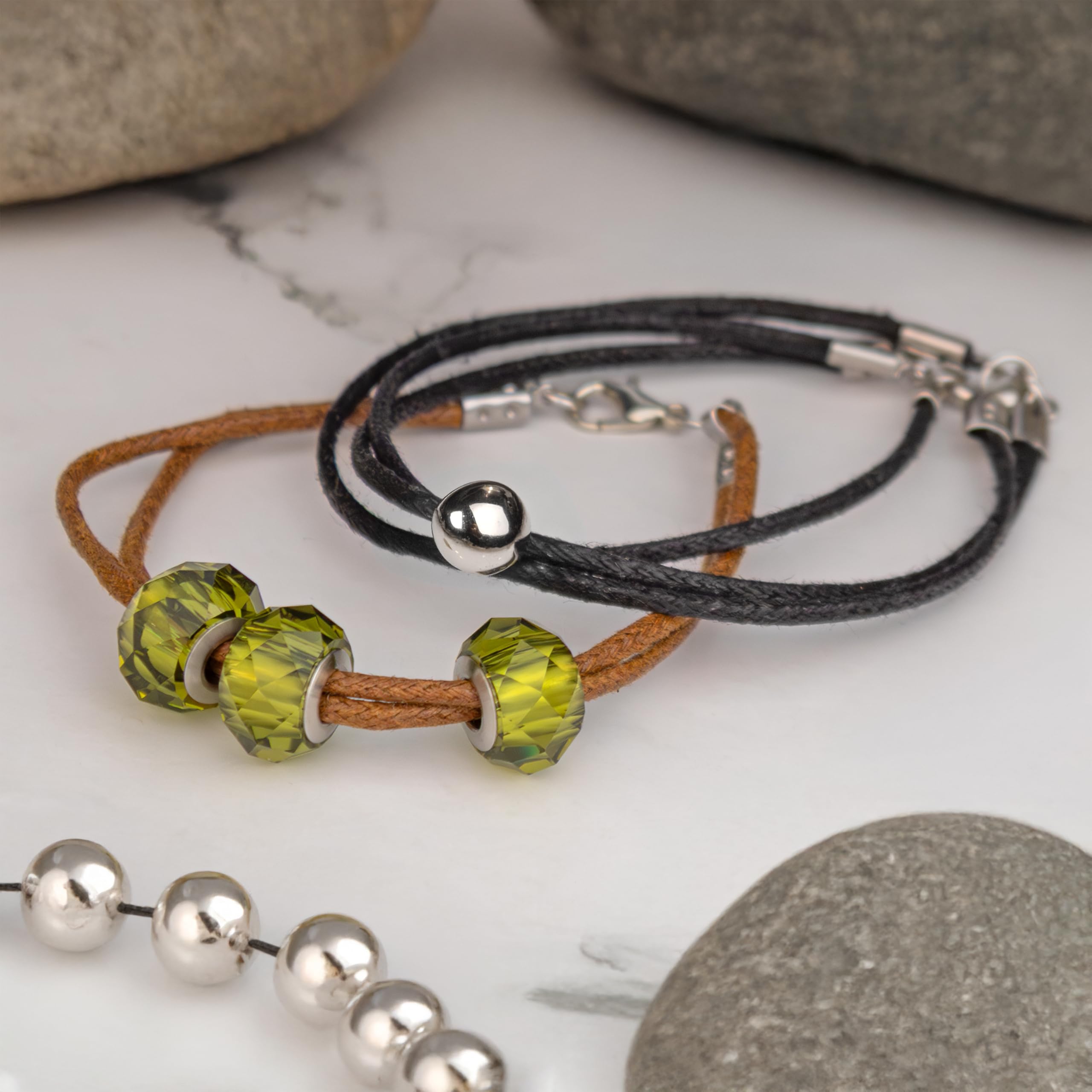 The Beadsmith Zestaw woskowanego sznurka bawełnianego – kolor jasnobrązowy, 8 jardów sznurka 1 mm i 6 jardów sznurka 2 mm, zawiera zapięcia typu homar, kółka montażowe i końcówki sznurka