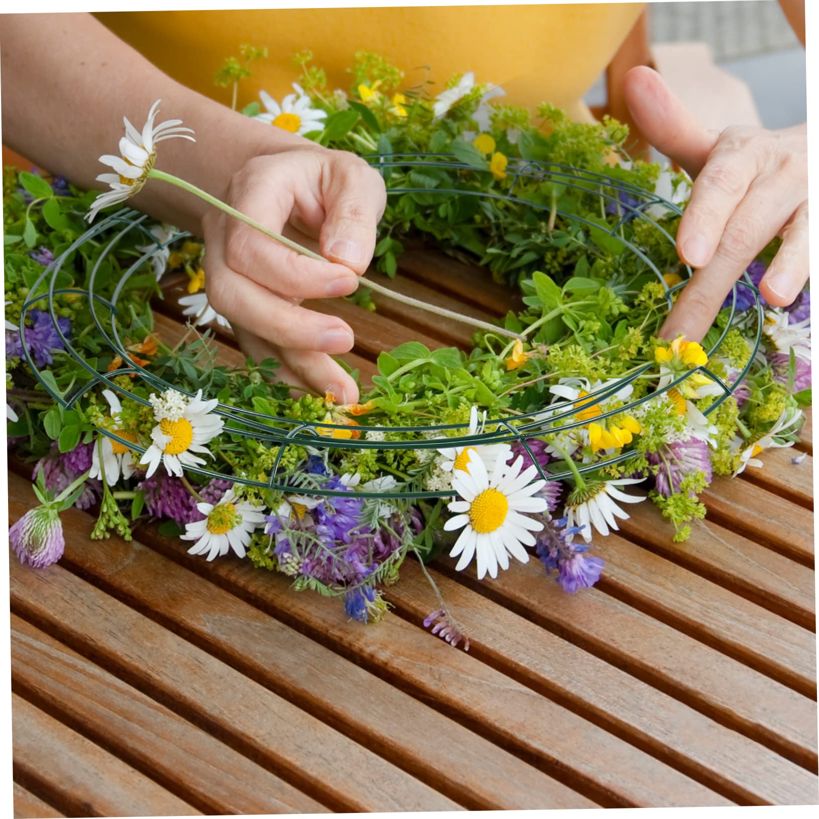 SOLUSTRE 3pcs Green Metal Wreath Frame DIY Wire Wreath Rings with Wire for Home Decor Holiday Crafts Indoor Outdoor Use for Christmas Year Special Events