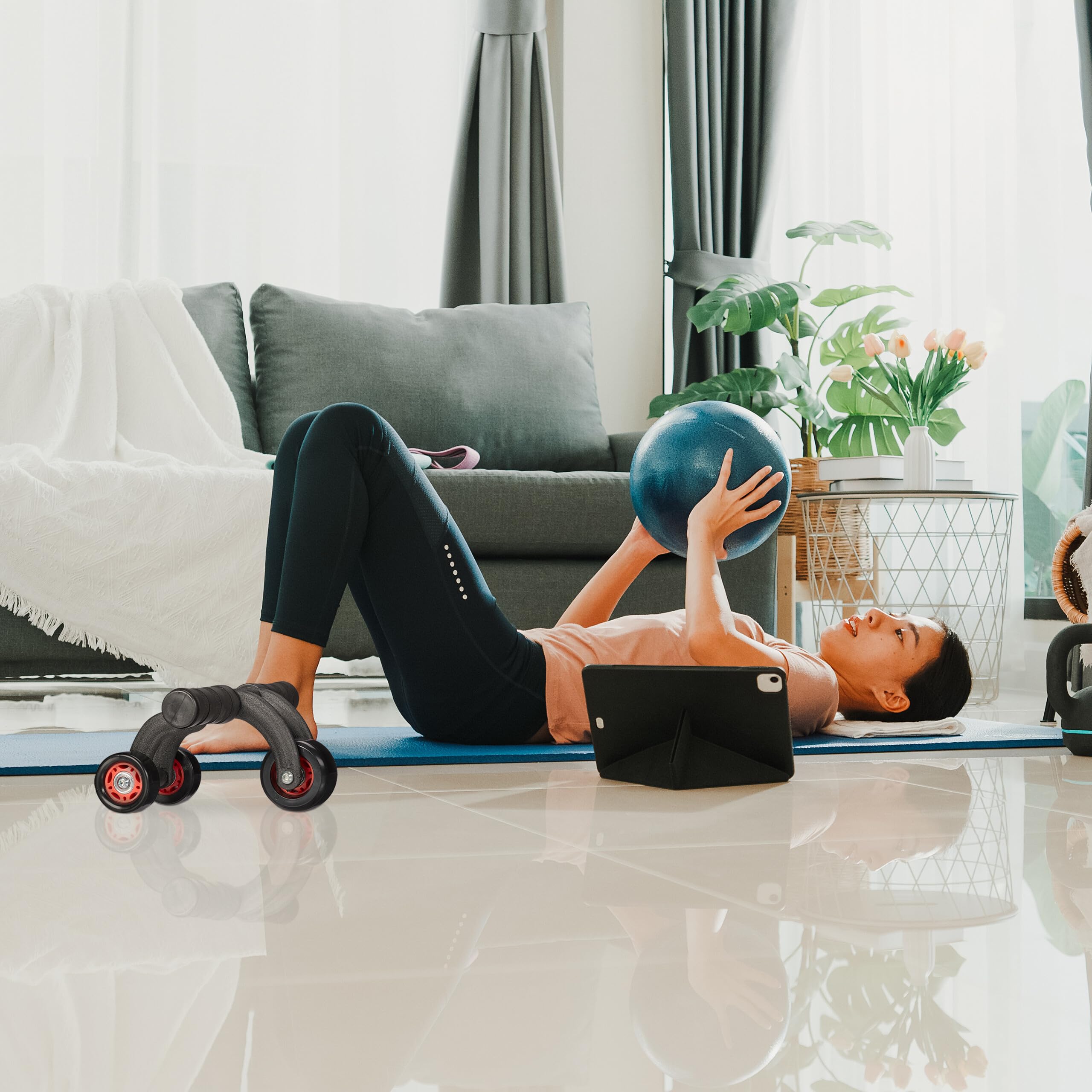 Relaxdays Wózek na brzuch z 3 kółkami, trenażer brzucha do domu, dla kobiet i mężczyzn, rolka fitness z matą pod kolana, czarny/czerwony