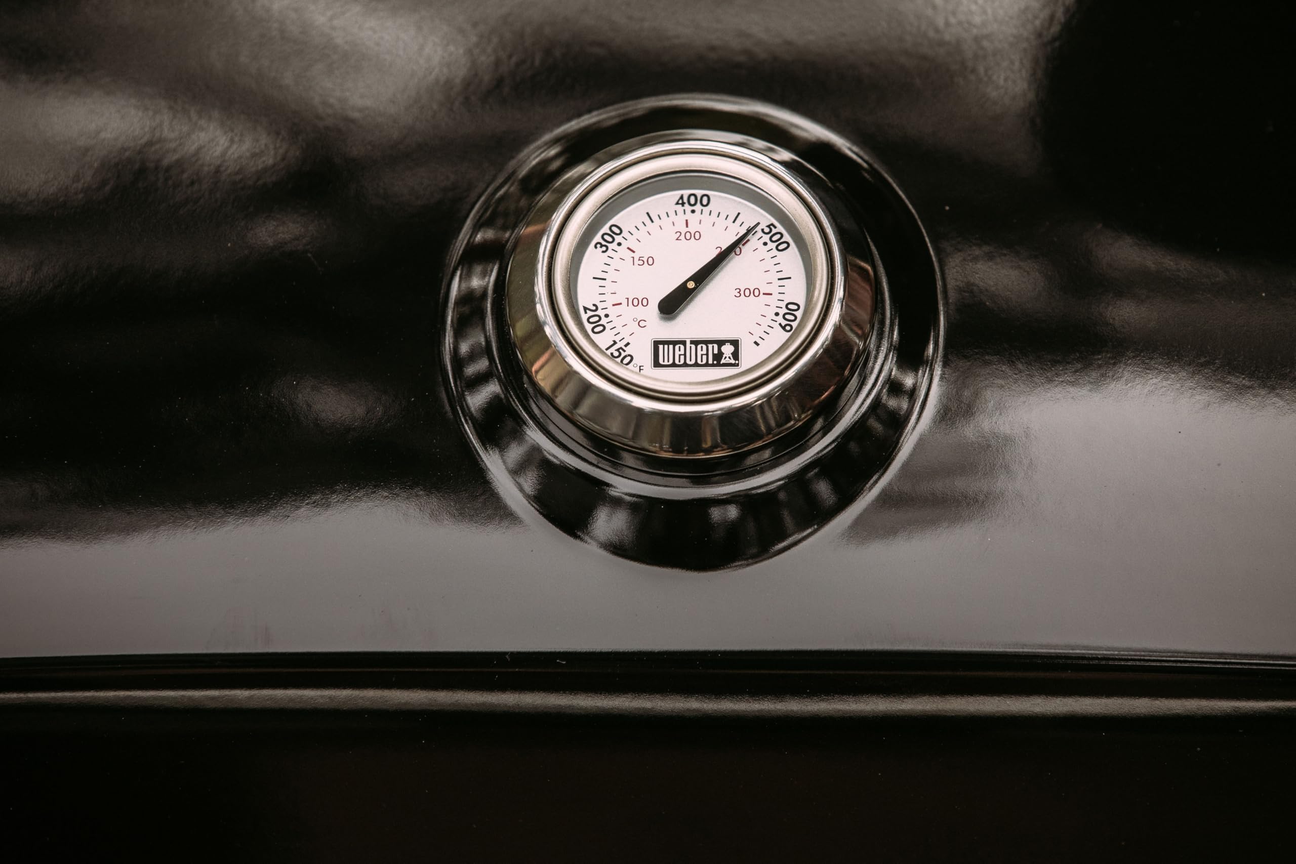 Weber Traveler barbecue à gaz/design pliable et portable avec roues, verrouillage automatique du couvercle et thermomètre intégré, 1 brûleur, largeur 111 cm, surface de cuisson 2065 cm², noir
