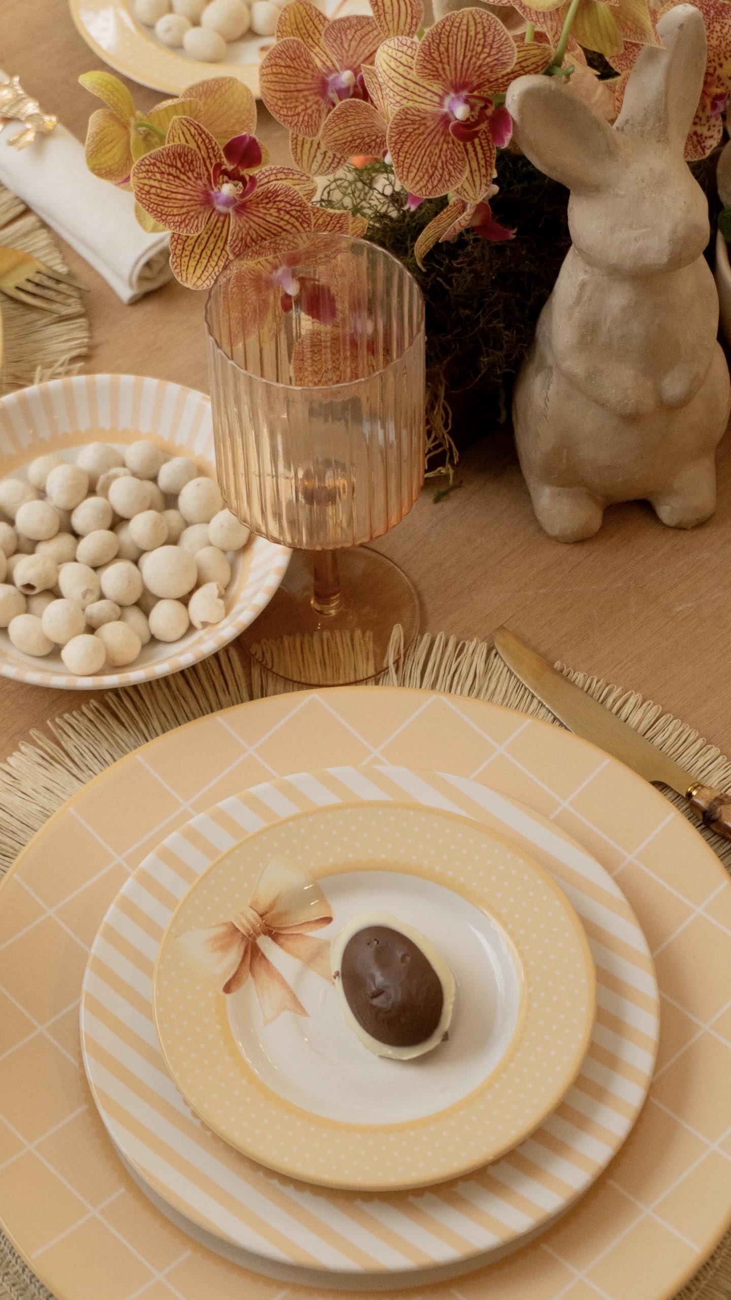 Boleira de Cerâmica com Laços de Páscoa, Branco e Dourado, 21 cm, Pedestal  para Bolos e Doces, Tema Coelho | Amazon.com.br