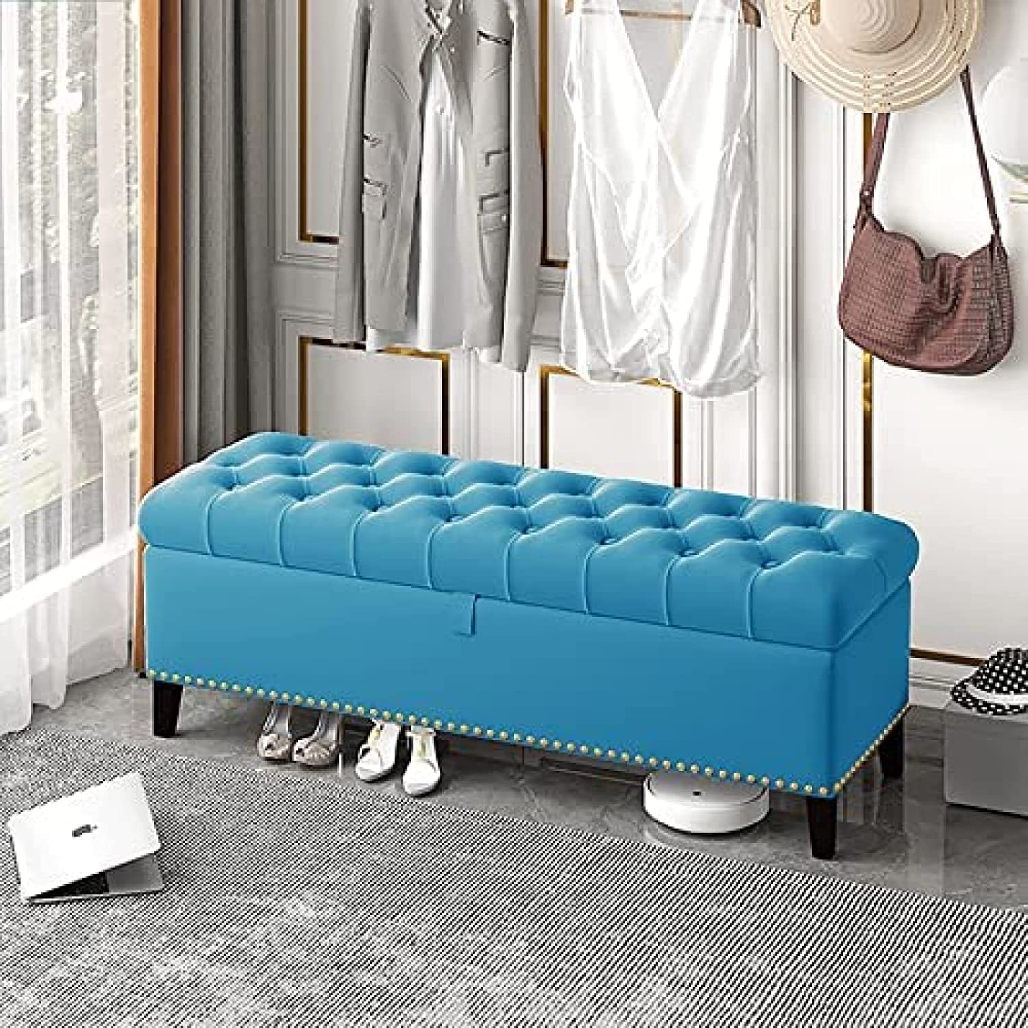Repose-pieds de rangement bleu pour optimiser le salon