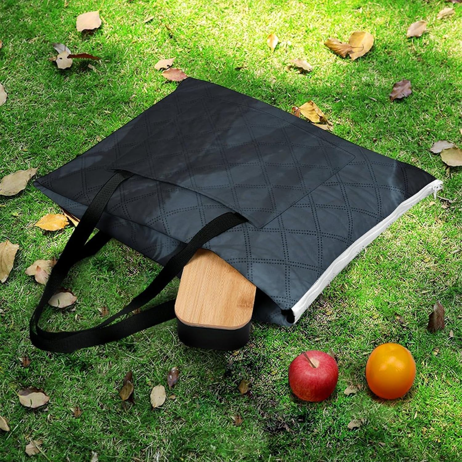 Ferocious Howling Wolf Picnic Blanket 200x200cm, Foldable 2-in-1 Picnic Mat and Tote Bag Portable Waterproof Beach Mat Sandproof Outdoor Blanket for Park, Hiking, Beach, Camping, Travel