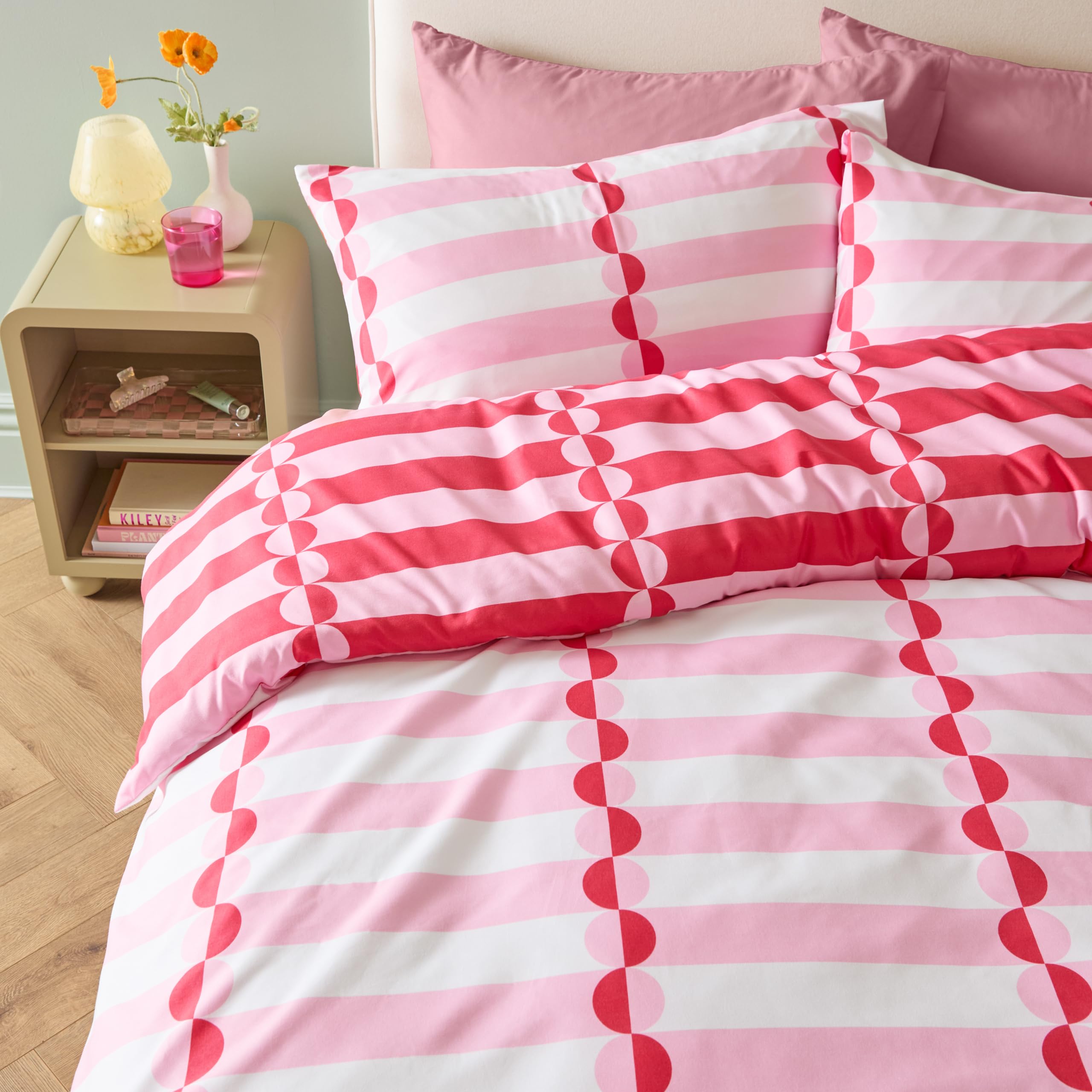 Duvet Day Lottie Duvet Cover Set – Reversible Ultra Soft Vibrant Geometric Bedding Set (Red/Pink - Double)