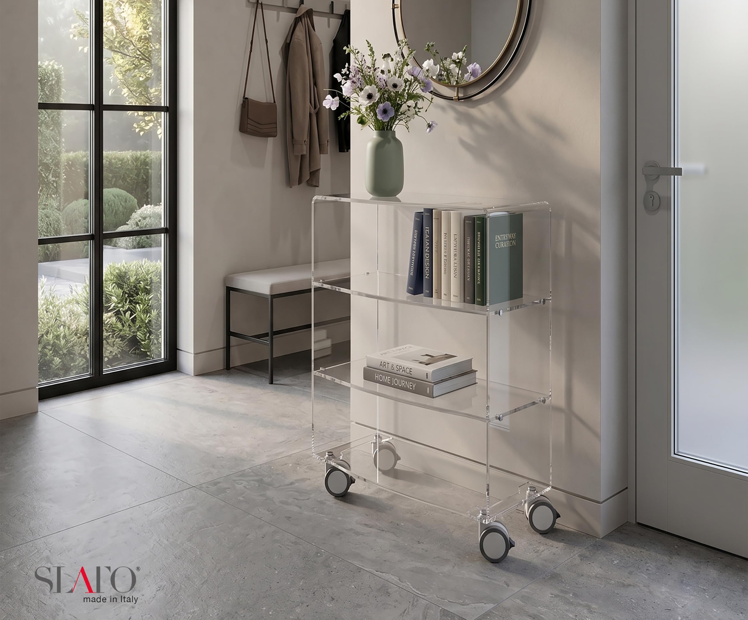 Slato Esperia - mobiletto vetrinetta con ruote in cristallo acrilico trasparente da soggiorno o camera da letto a quattro ripiani, Libreria, Salotto, design moderno Made in Italy, cm. 32× 67 × h 82