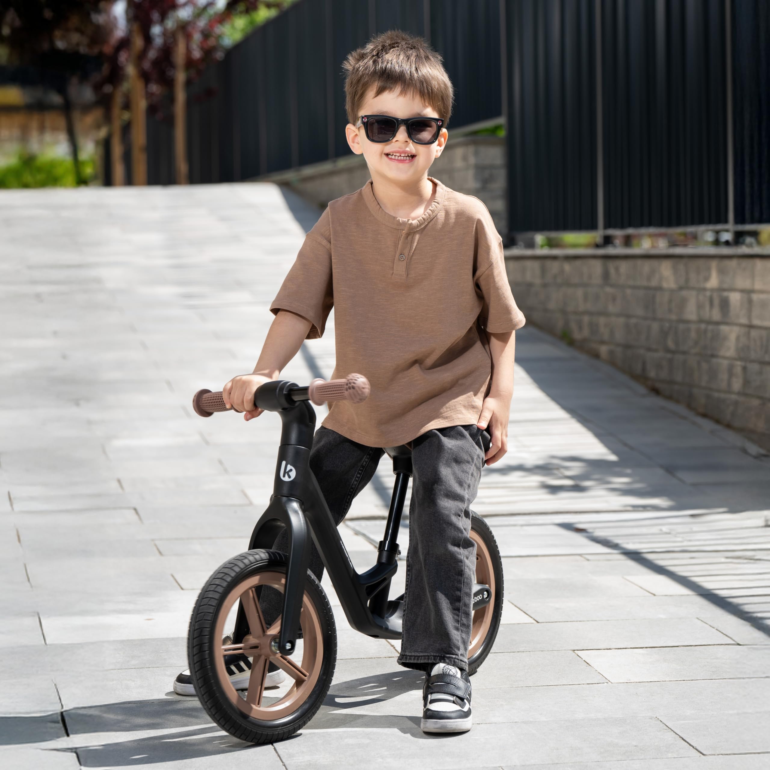 KikkaBoo Magnus Bicicleta sin Pedales para Niños de 3 a 6 Años, Cuadro Ligero de Fibra de Vidrio, Sillín Ajustable, Manillares Antideslizantes, Ruedas PU Resistentes