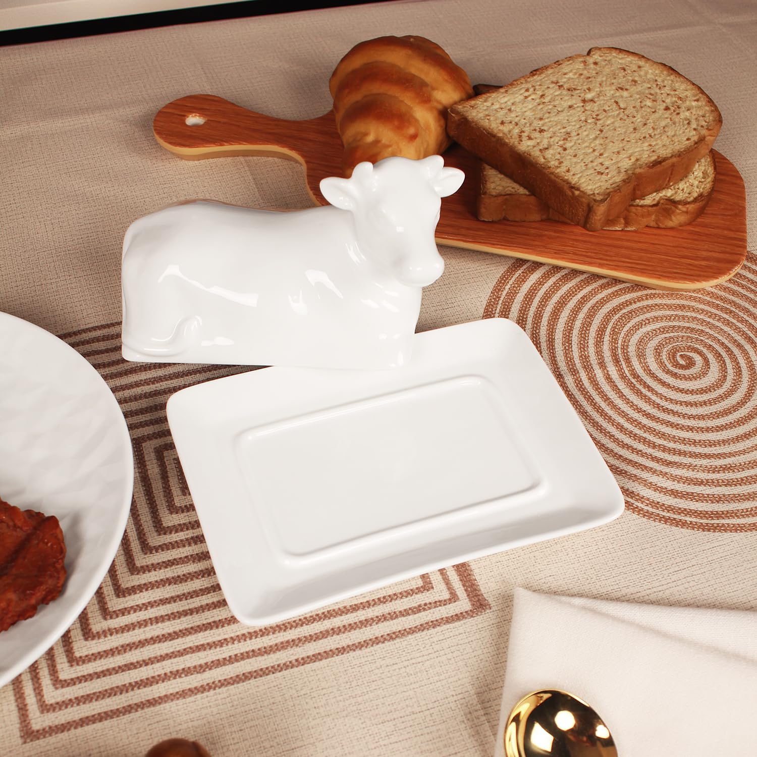 Mantequera de porcelana con tapa, soporte para mantequilla, perfecto para mantequilla de la costa este y oeste, bandeja de mantequilla blanca para regalos de cocina (7.5 pulgadas)