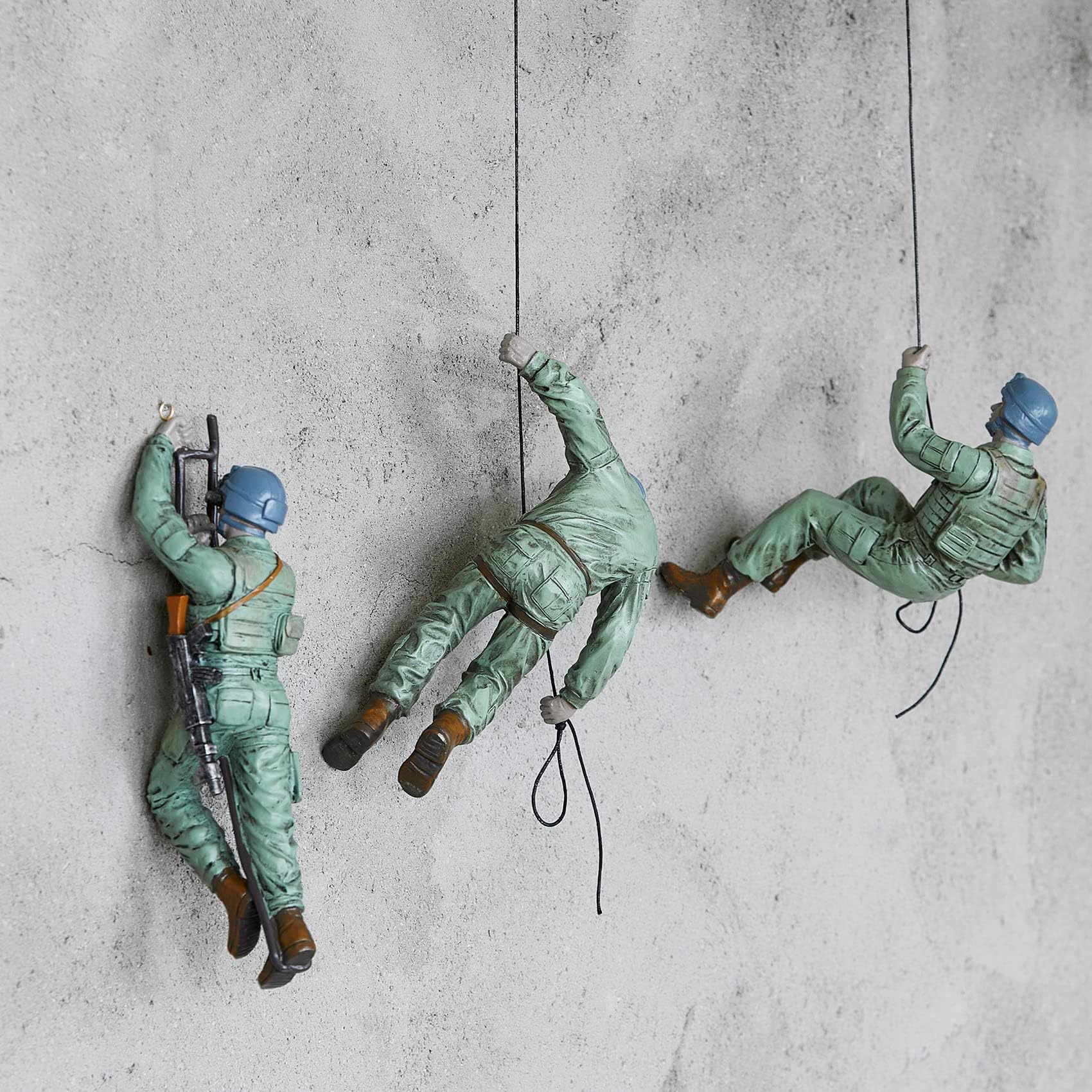 GUTE Climbing Man Wall Art, Soldiers Scaling Wall | Set of 3 | Military & Army Modern Room Wall Art Decor Climber Sculpture - Decoration Statue Home & Office Veteran, Ak47, AR15, Gun Patriotic Gift