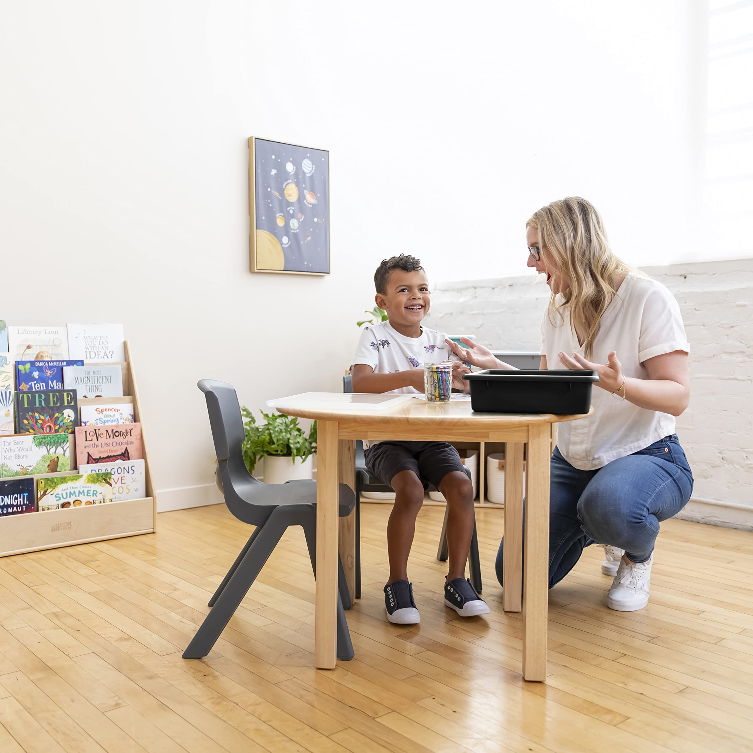 ECR4KIDS Flaches Aufbewahrungsfach mit Deckel, Kunststoff-Organizer-Mülleimer mit rutschfestem Deckel, stapelbare Aufbewahrungsbehälter für Klassenzimmer, Zuhause und Büro, 10 Stück – Schwarz
