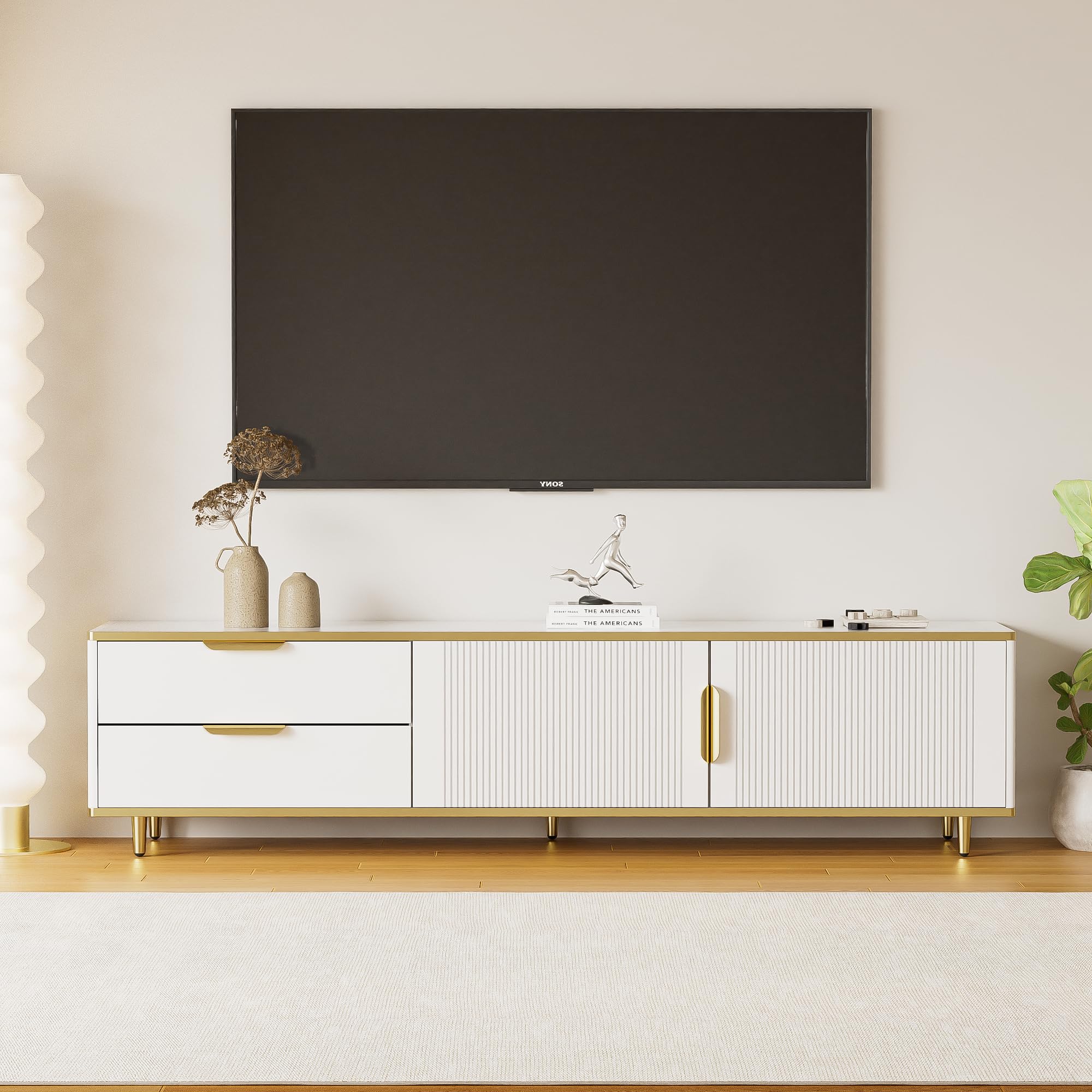 Merax Meuble TV Bas, Buffet avec Portes sculptées et poignées dorées, Meuble de Salon avec Finition marbre, Design Moderne et élégant, Blanc et Or 175x40x45cm