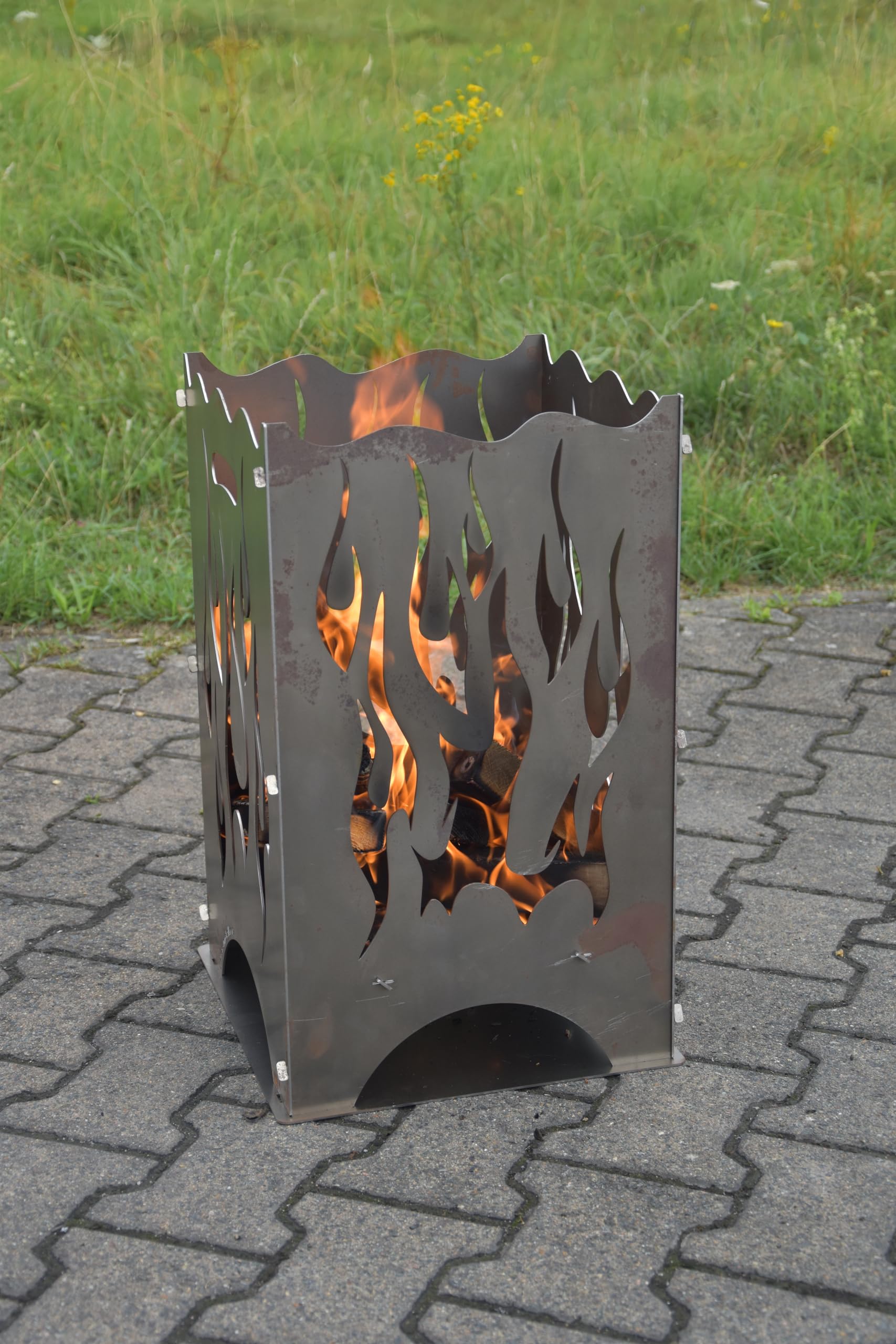 Feuerkorb | Feuertonne | Feuerschale aus Stahl eckig 55x36x34cm Stecksystem rustikal (Flamme h=55 cm)