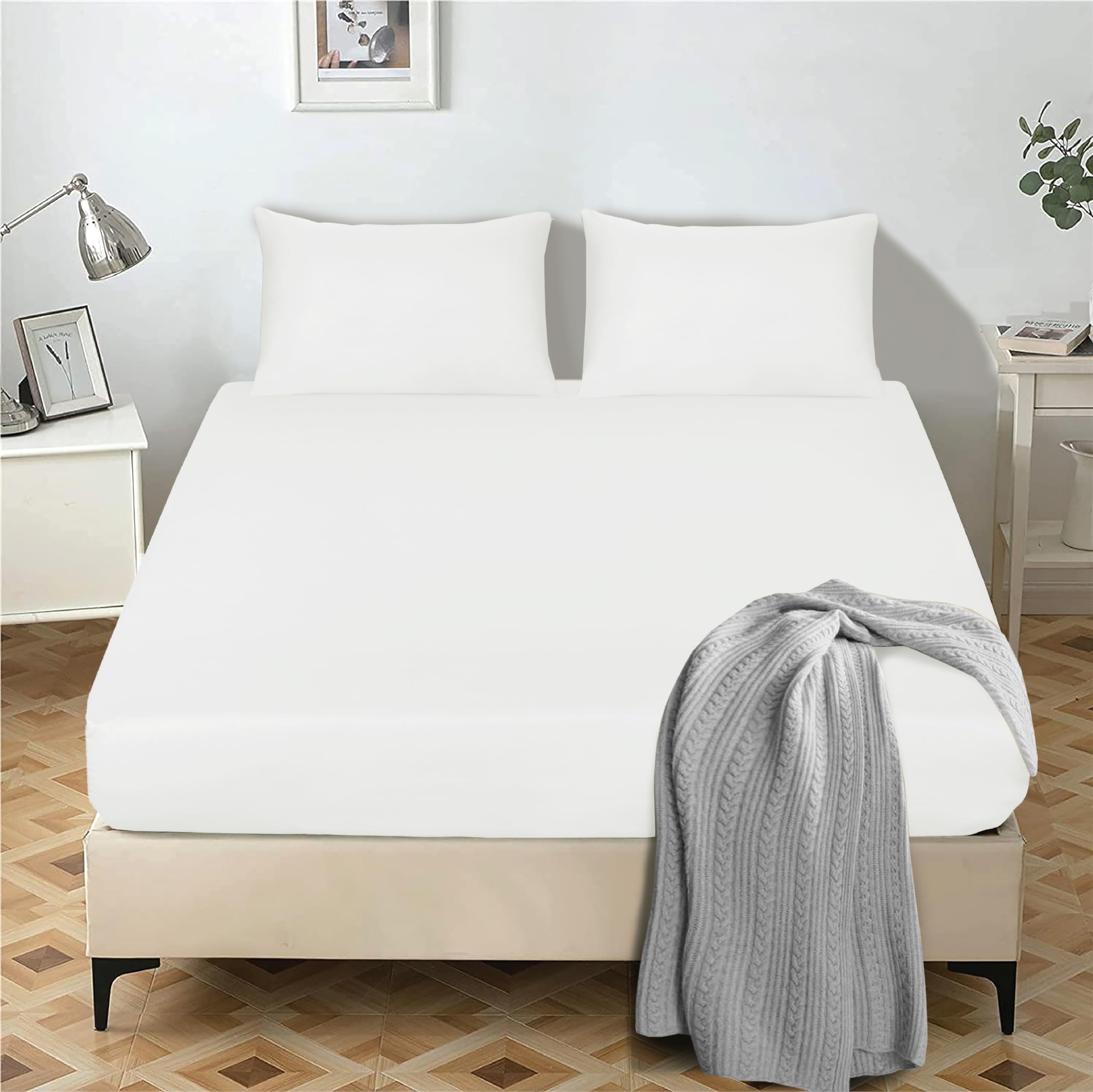 300 Thread Count 100% Egyptian Cotton Fitted Sheet - Breathable Hotel Quality Luxury Bedding and Linen - Super Soft Plain Dyed - White King Size (Width 150cm x Length 200cm) with 30cm Deep Pocket โ image 1