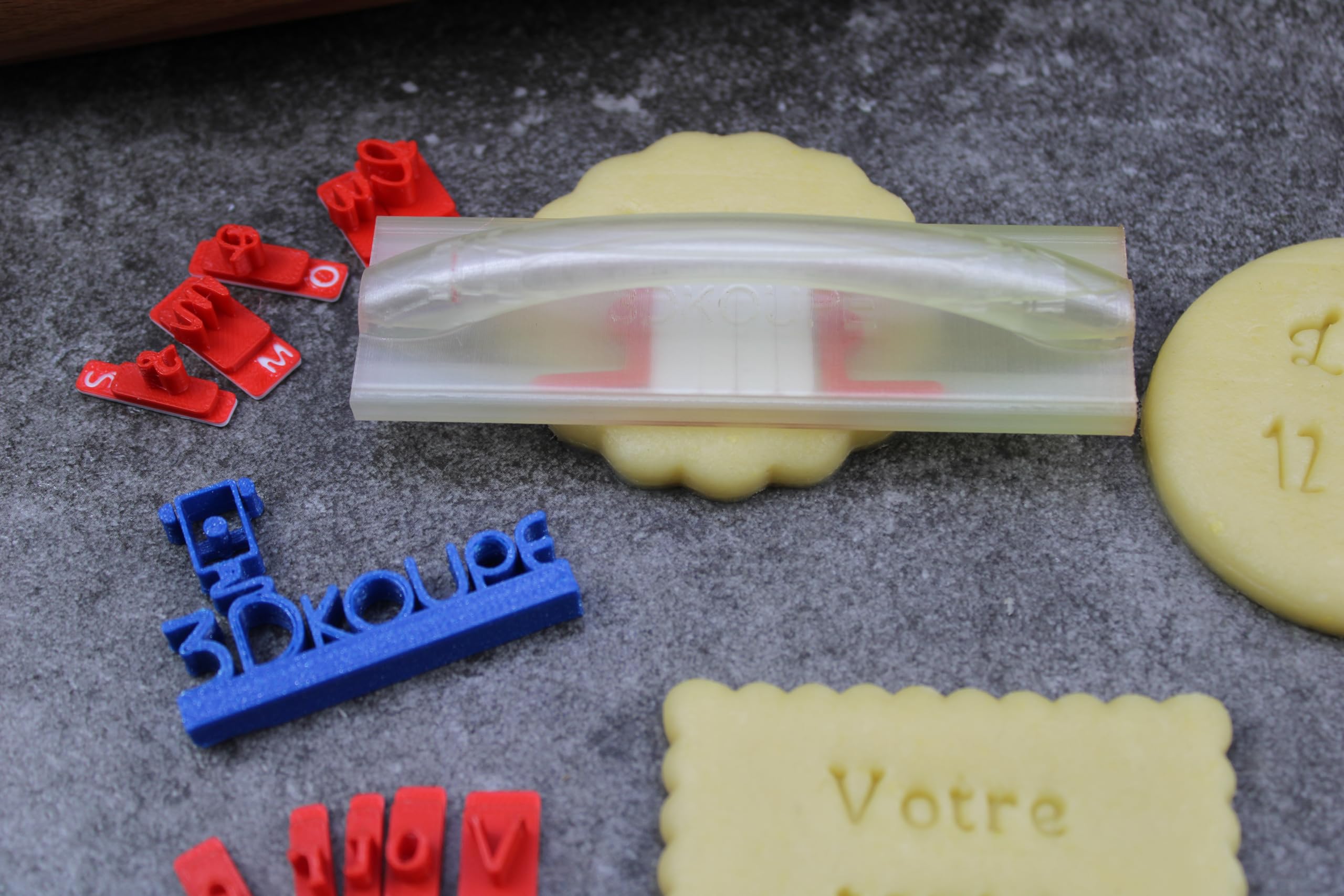 3DKOUPE - Kit tampon alphabet pour pâtisserie et pâtes - 10 polices d'écriture au choix - Minuscules, Majuscules, Chiffres, Symboles - Cake design, pâtisserie créative (KIT Complet)