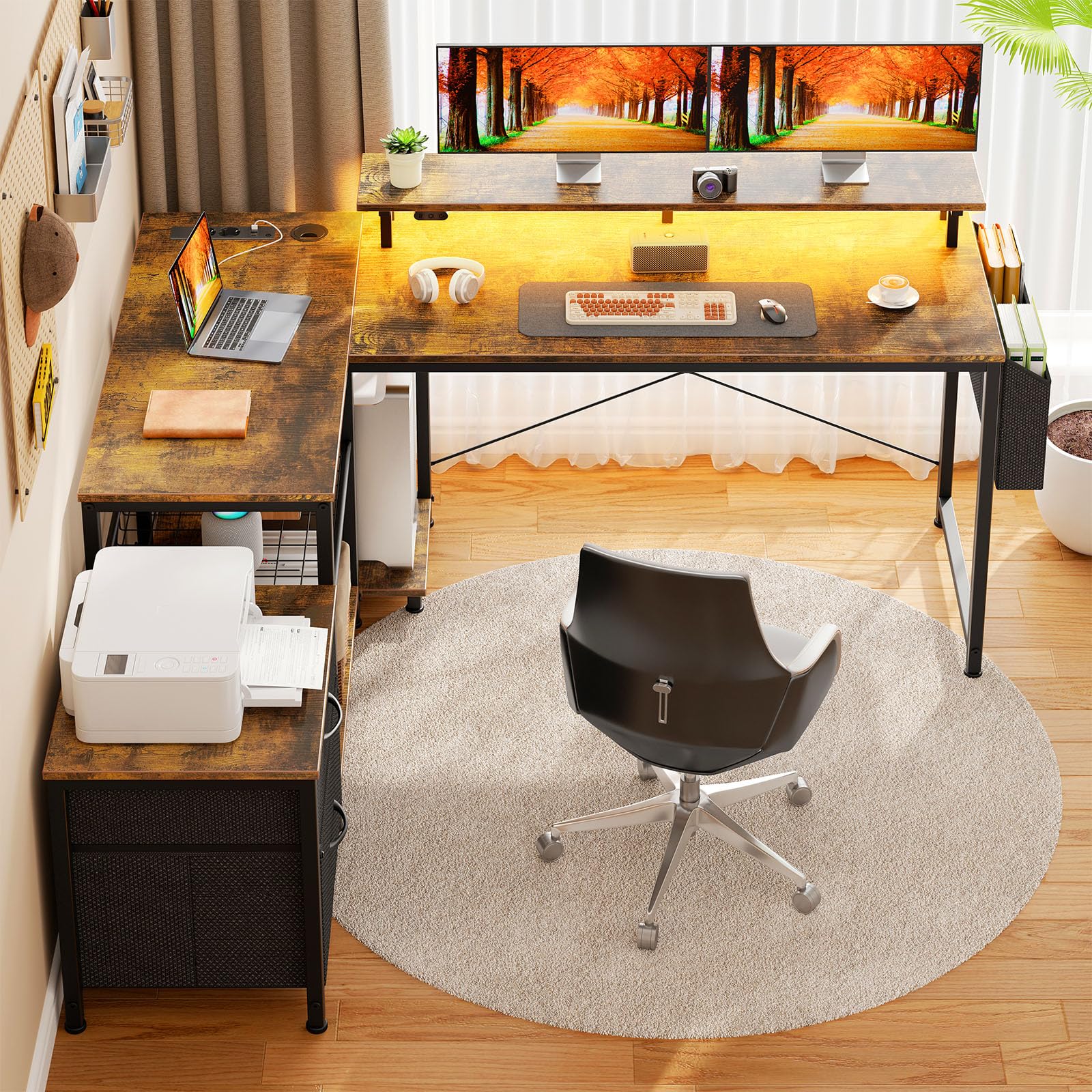 Seventable Bureau en L d'angle avec LED, Grand Bureau Gaming/Réversible avec 2 Prises, 2 Ports USB & 1 Type-C, 2 Tiroirs et Support d'Écran, Poste de Travail à Domicile 135 x 125 cm (Noir)