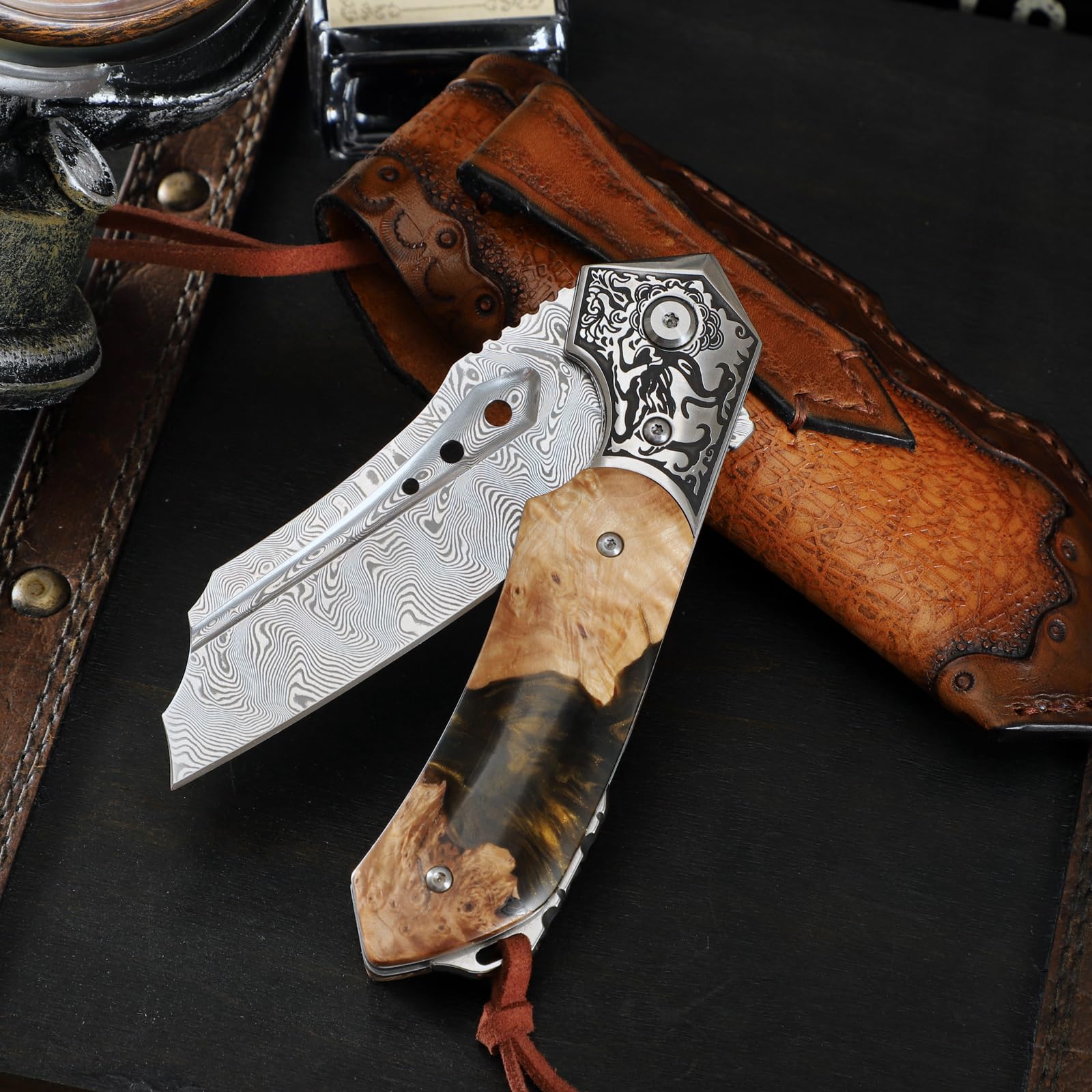 Japan Handmade Damaskus Stahl Folding Pocket Knife, 3.5 in Klinge, Frame Lock, Lederscheide, Kunstharz Ahorn Griff