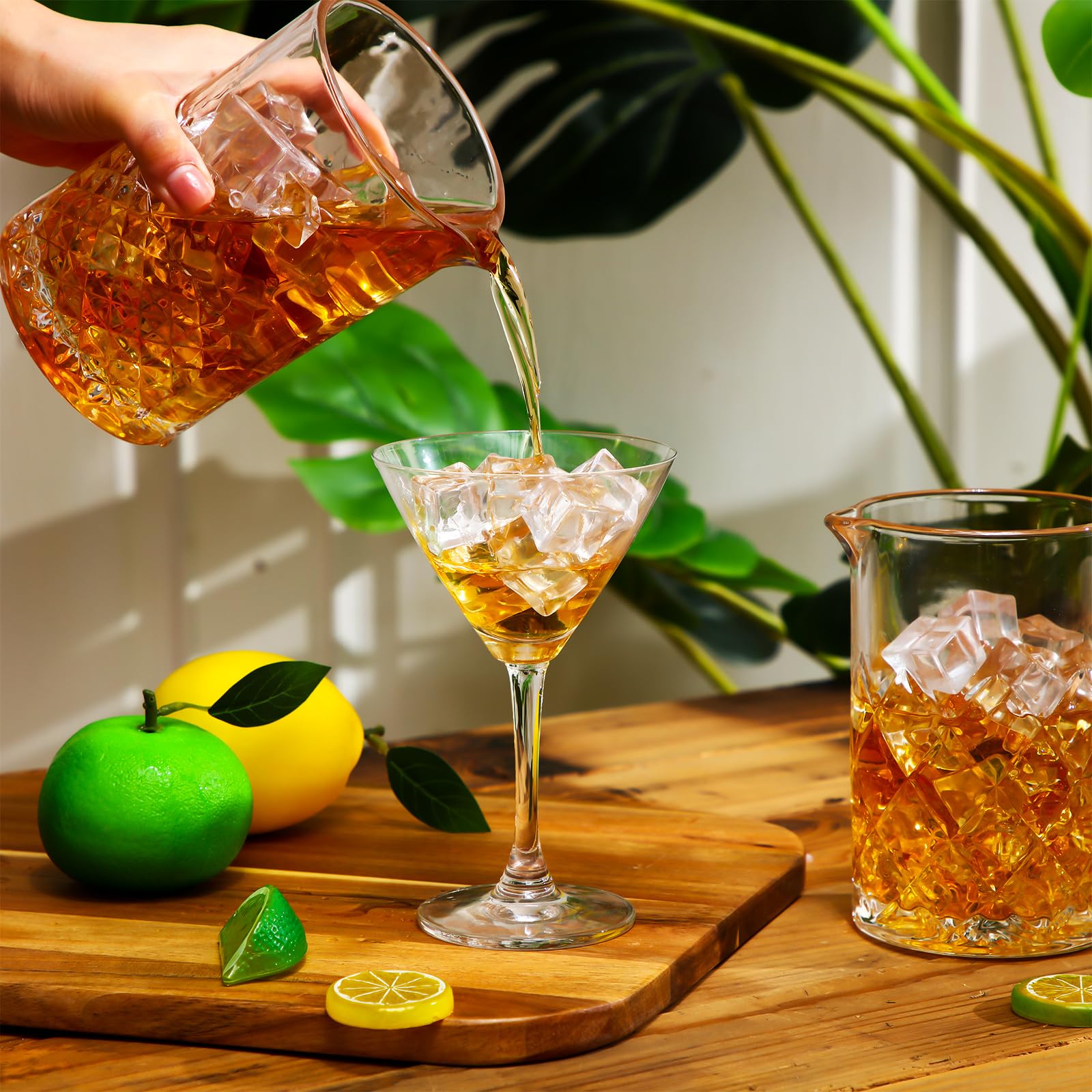 Inbagi 6 vasos mezcladores de cóctel de 680.4 g, vidrio mezclador, vidrio agitador, barra inferior gruesa, jarra de mezcla sin costuras para mezclar bebidas, accesorios de bar en casa, 6 estilos