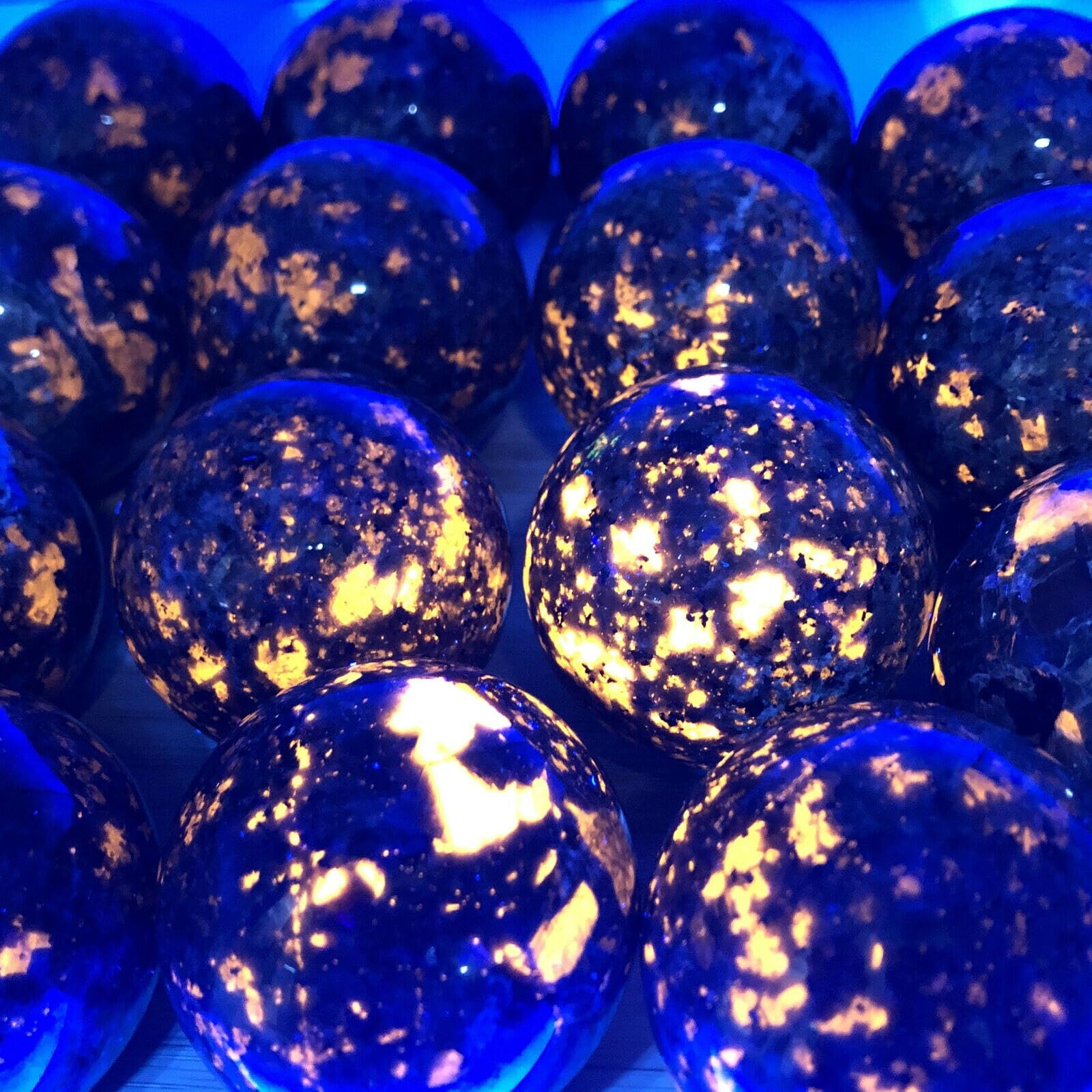 Amazon.co.jp: 天然水晶の原石 40-100mm 自然の炎の石球 水晶球 彫刻