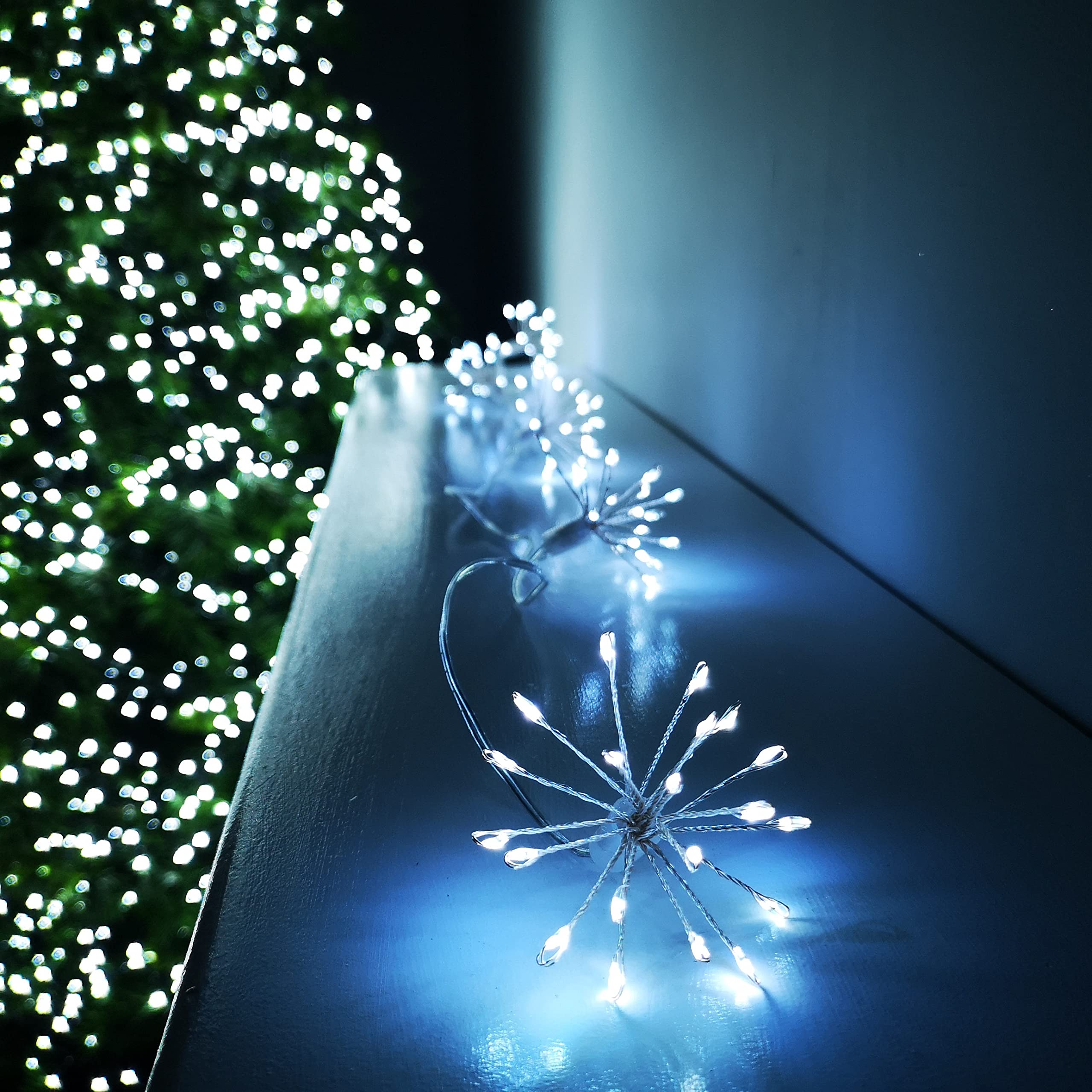 Samuel ALEXANDER 200 LED 10 Starburst Premier Christmas Outdoor Battery Timer Lights in Cool White