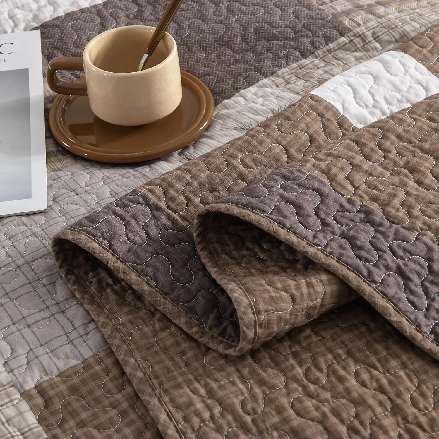 Bedduvit 100% Cotton 120"x128" Oversized King Bedspread Set - Farmhouse Cottage Animal Plaid California King Quilts, Reversible Lightweight Comforter Bedding Set with Pillow Shams, Brown/Gray/Ivory