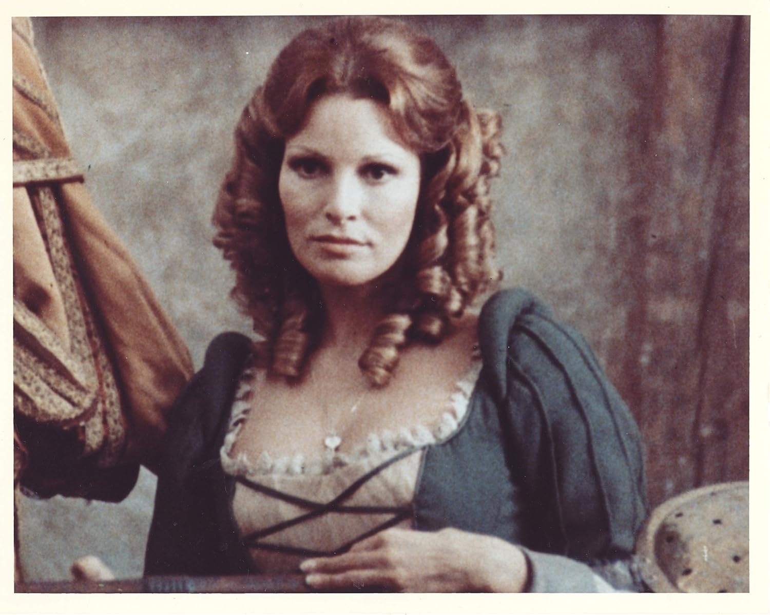 RAQUEL WELCH/THREE MUSKETEERS/8X10 COPY PHOTO A9810