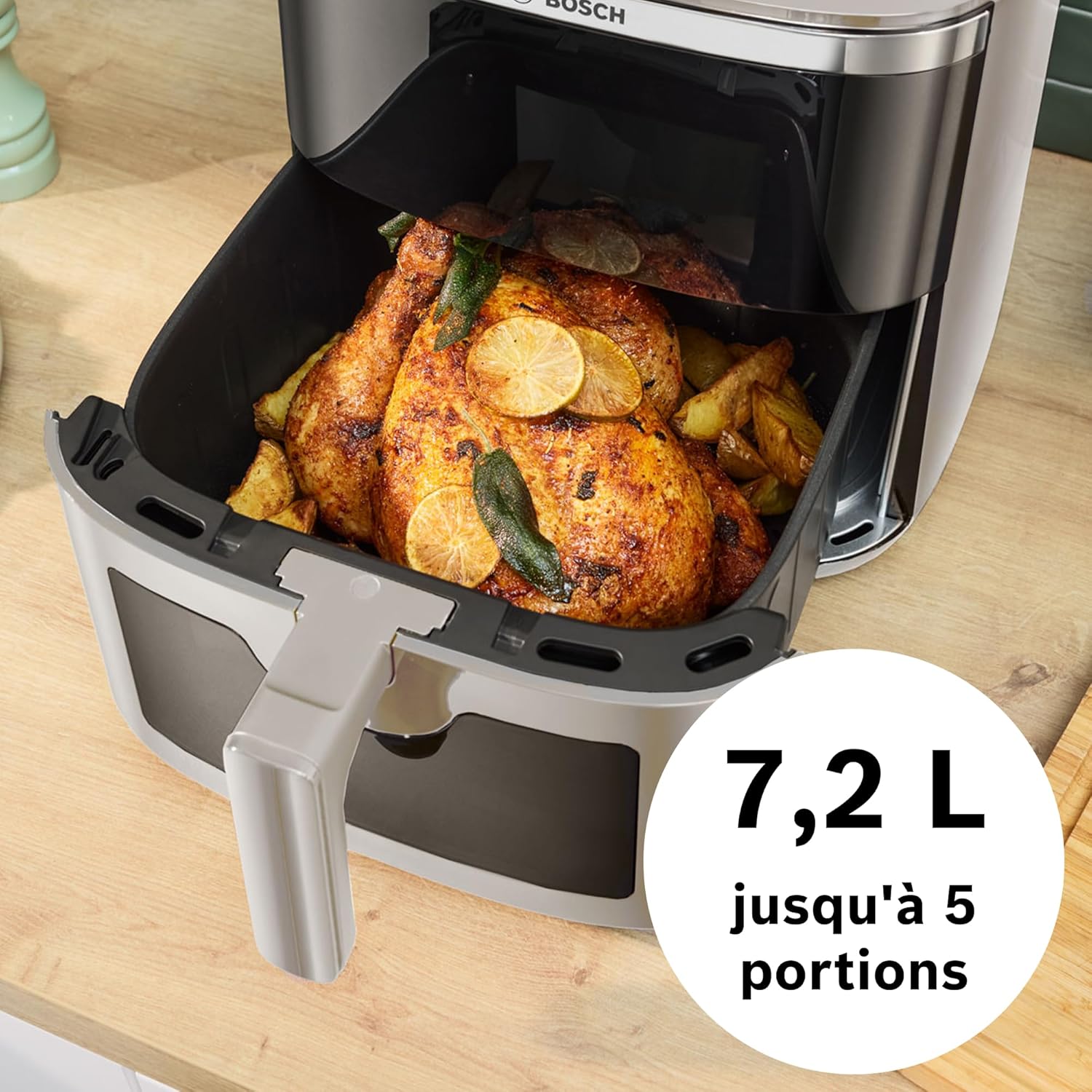Bosch Air Fryer Série 6 XXL, MAF671C0, capacité de 7,2 L, 7 programmes prédéfinis, vitre de cuisson éclairée, cuisson jusqu'à 65%* plus rapide, beige satiné — vue 3