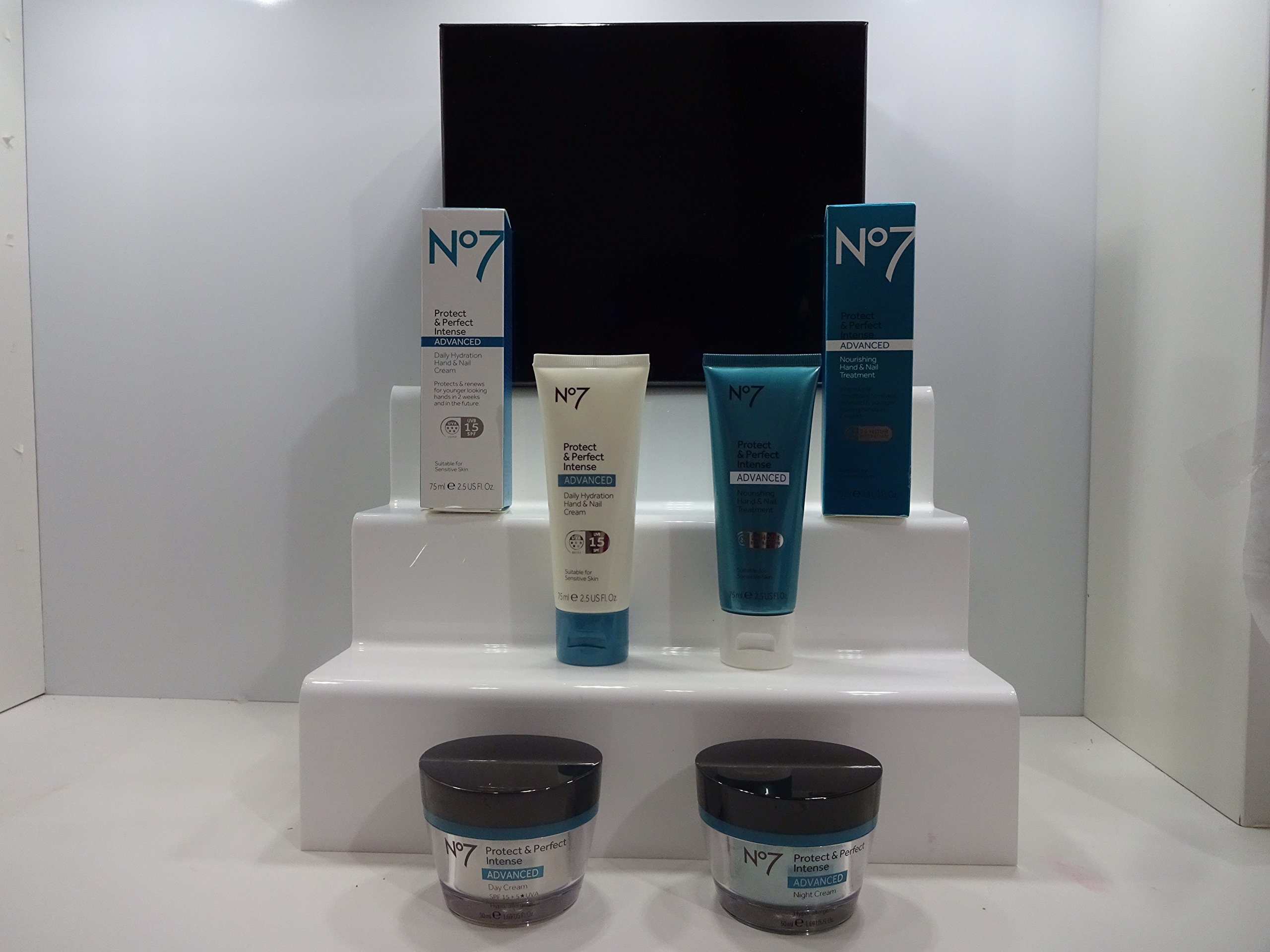 No7 Protect & Perfect Intense Collection Zestaw upominkowy w pudełku prezentowym w luksusowym koszyku na prezent zapakowany kosz na prezent dla niej