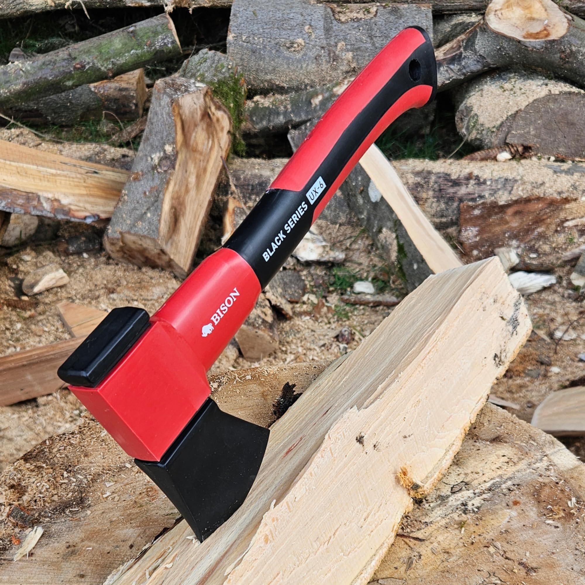 Bison Black Series UX6 Universalbeil – Kompaktes Beil mit Glasfaserstiel, kraftvoll & vielseitig, Forst-, Garten- & Campingbeil, ideal für Anmachholz & Brennholz