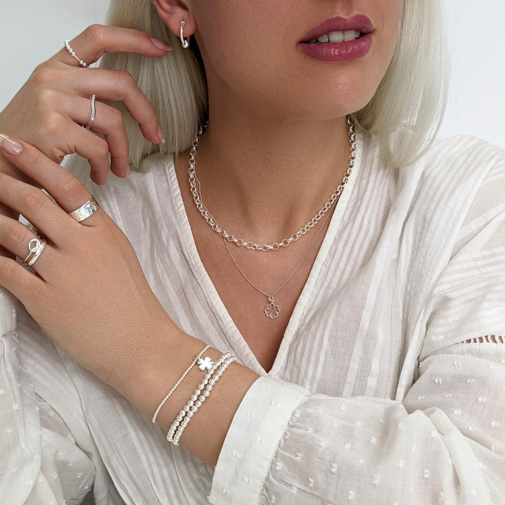 Silverly 4mm Sterling Silber Perlenarmband | 925er Massivsilberarmbänder für Damen | Stapelbare Armbänder mit Elastischen Perlen für Teenager-Mädchen | Runder Ball Verstellbares Stretch-Design